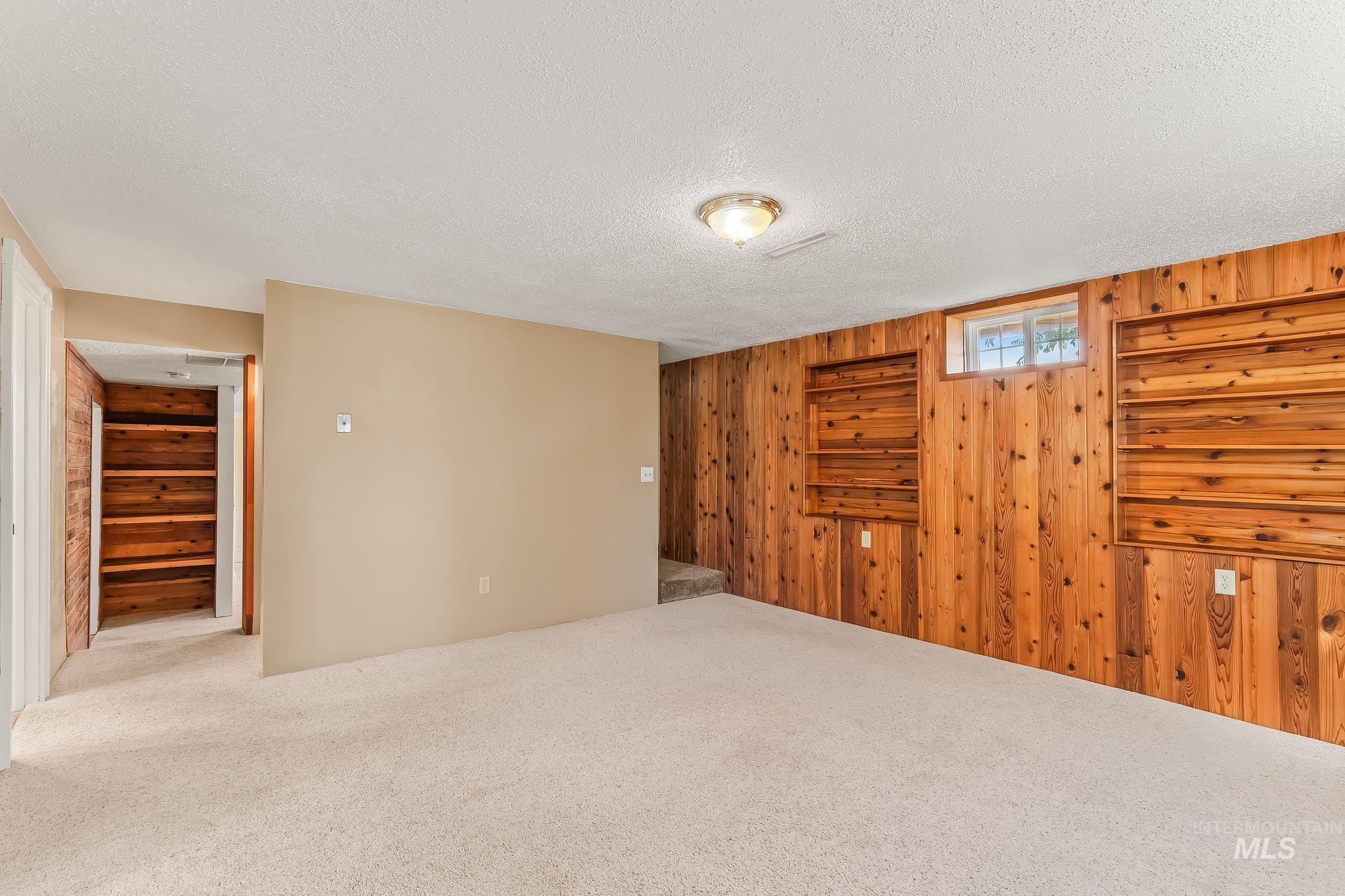 1039 Hemlock Dr, Lewiston, Idaho 83501, 4 Bedrooms, 2 Bathrooms, Residential For Sale, Price $425,000, 99004088