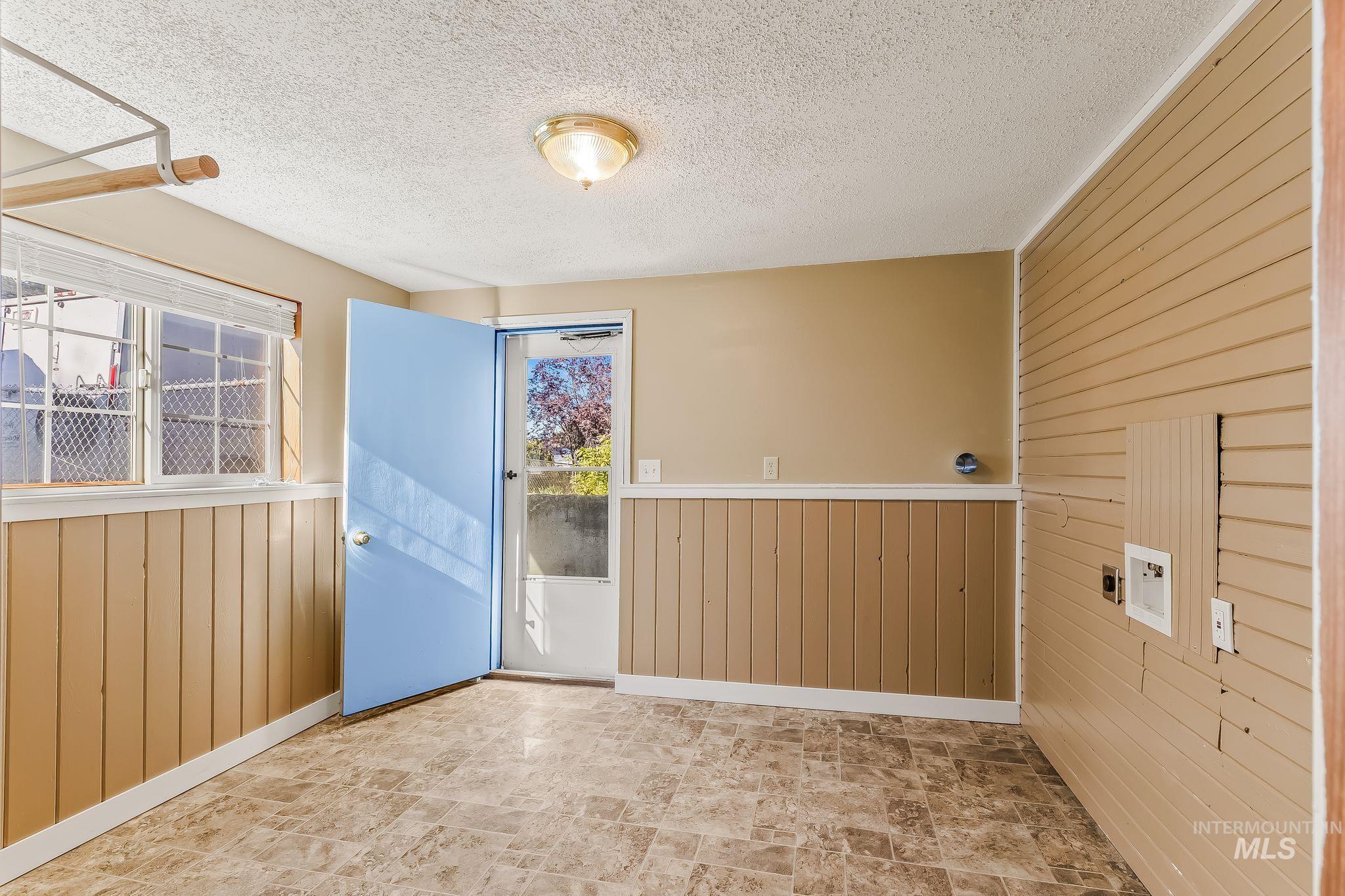 1039 Hemlock Dr, Lewiston, Idaho 83501, 4 Bedrooms, 2 Bathrooms, Residential For Sale, Price $425,000, 99004088