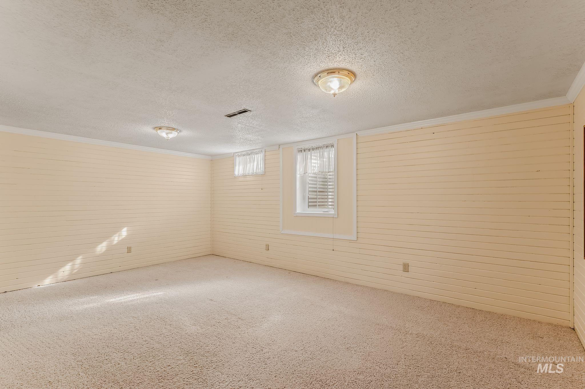 1039 Hemlock Dr, Lewiston, Idaho 83501, 4 Bedrooms, 2 Bathrooms, Residential For Sale, Price $425,000, 99004088