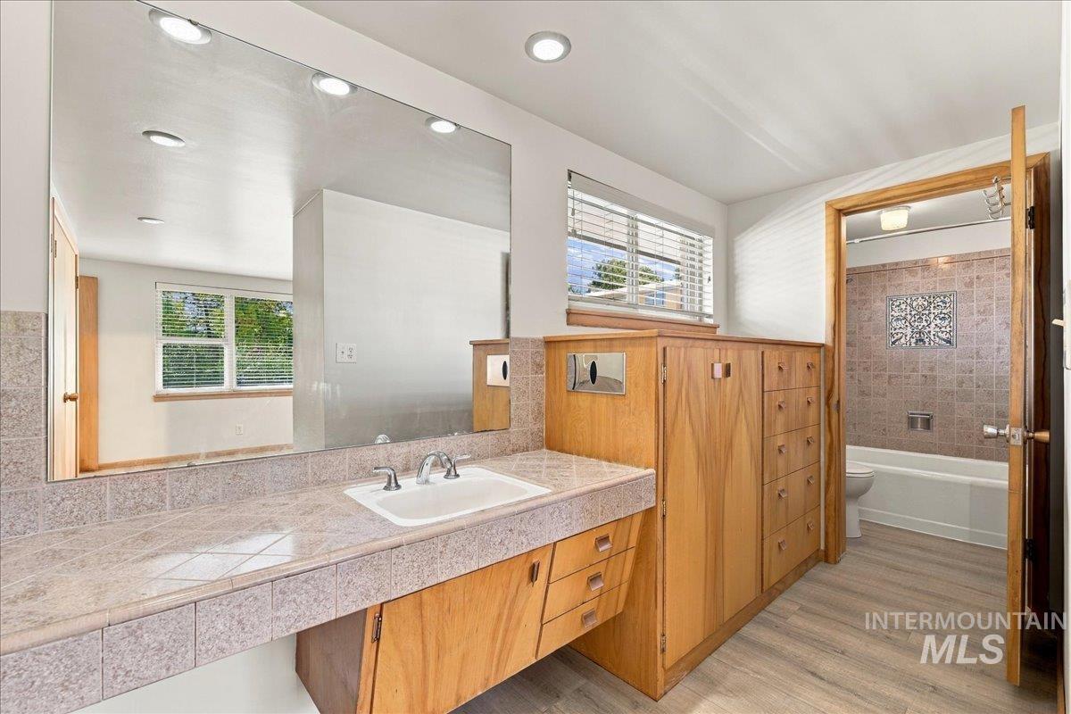 416 S Ivy St, Nampa, Idaho 83686, 4 Bedrooms, 3 Bathrooms, Residential For Sale, Price $532,000,MLS 99004100