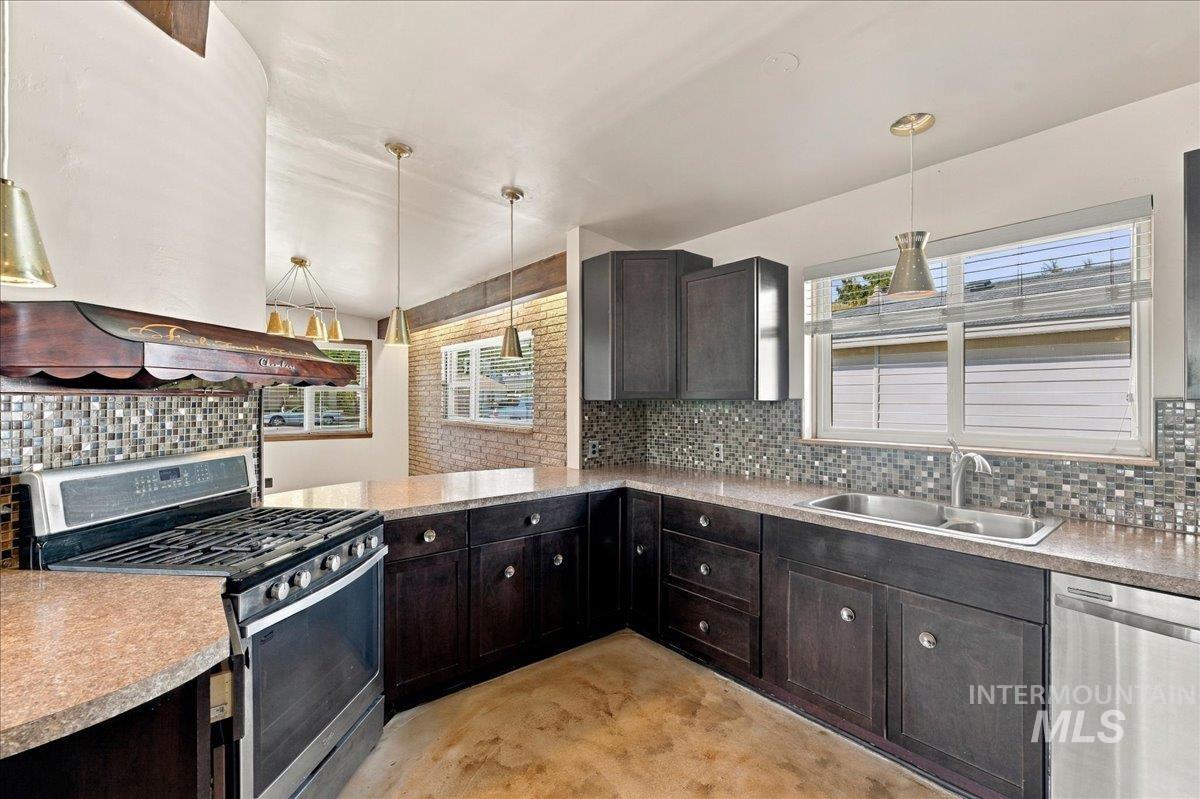 416 S Ivy St, Nampa, Idaho 83686, 4 Bedrooms, 3 Bathrooms, Residential For Sale, Price $532,000,MLS 99004100