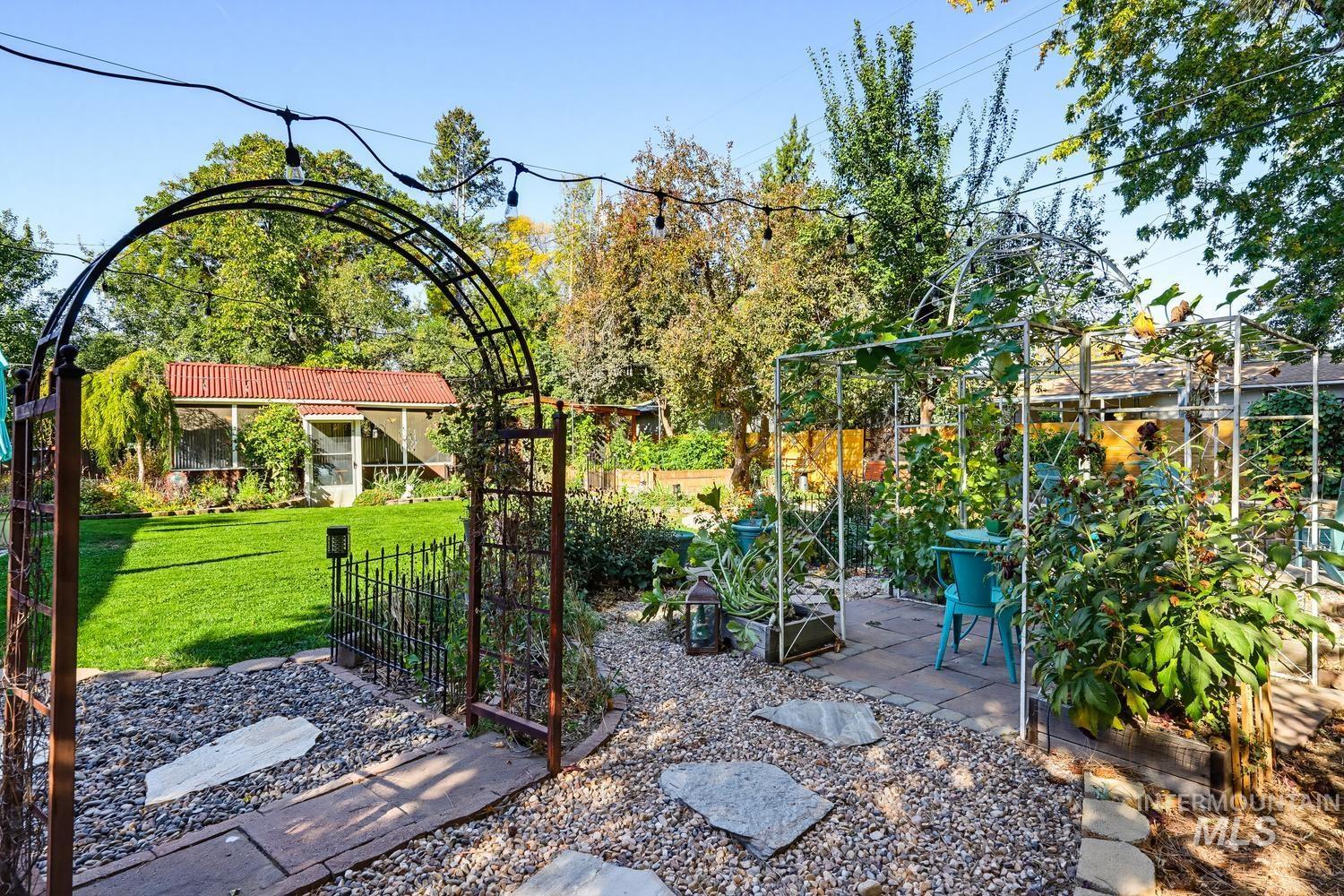 4830 W Greenbrier Dr, Boise, Idaho 83705, 4 Bedrooms, 2 Bathrooms, Residential For Sale, Price $535,000,MLS 99004101