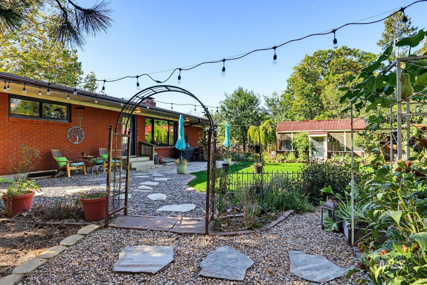 4830 W Greenbrier Dr, Boise, Idaho 83705, 4 Bedrooms, 2 Bathrooms, Residential For Sale, Price $535,000,MLS 99004101