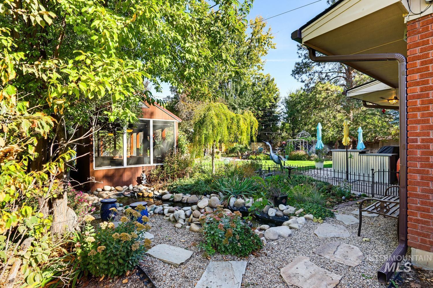 4830 W Greenbrier Dr, Boise, Idaho 83705, 4 Bedrooms, 2 Bathrooms, Residential For Sale, Price $535,000,MLS 99004101