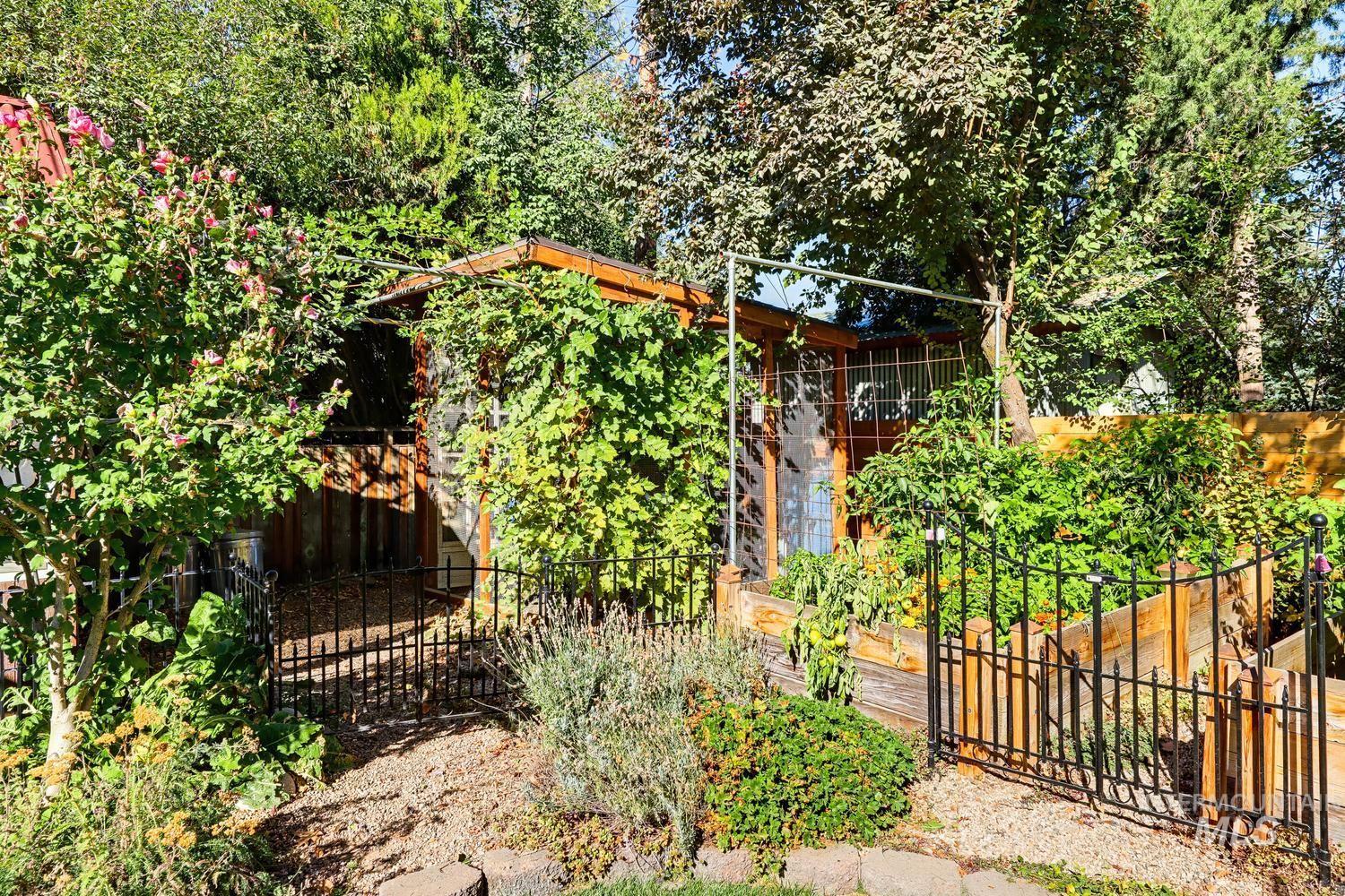 4830 W Greenbrier Dr, Boise, Idaho 83705, 4 Bedrooms, 2 Bathrooms, Residential For Sale, Price $535,000,MLS 99004101