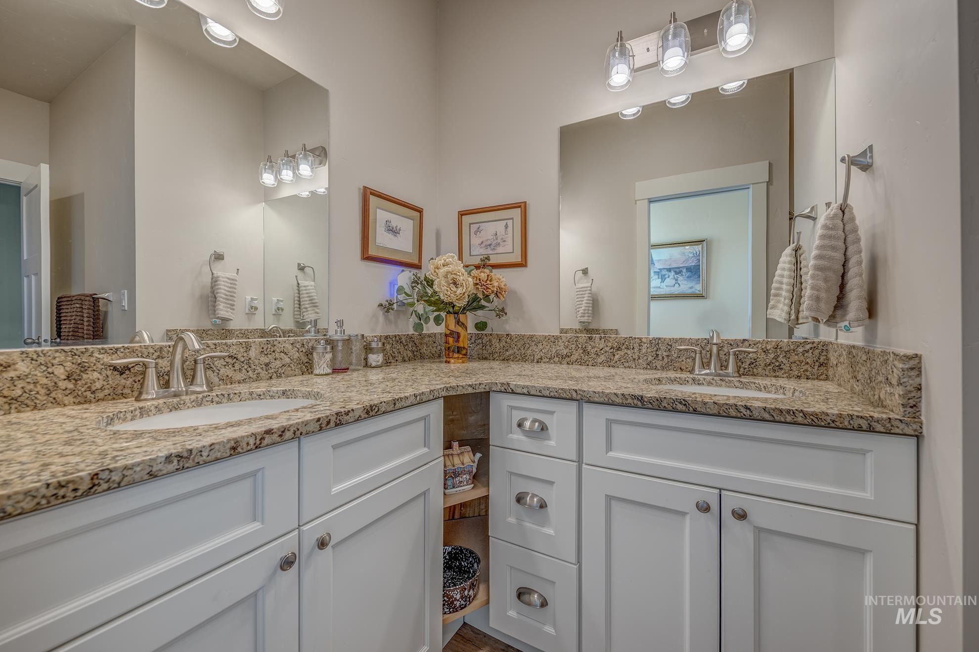 561 Mausling Rd, Adrian, Oregon 97901, 4 Bedrooms, 2.5 Bathrooms, Residential For Sale, Price $1,385,000, 99004106