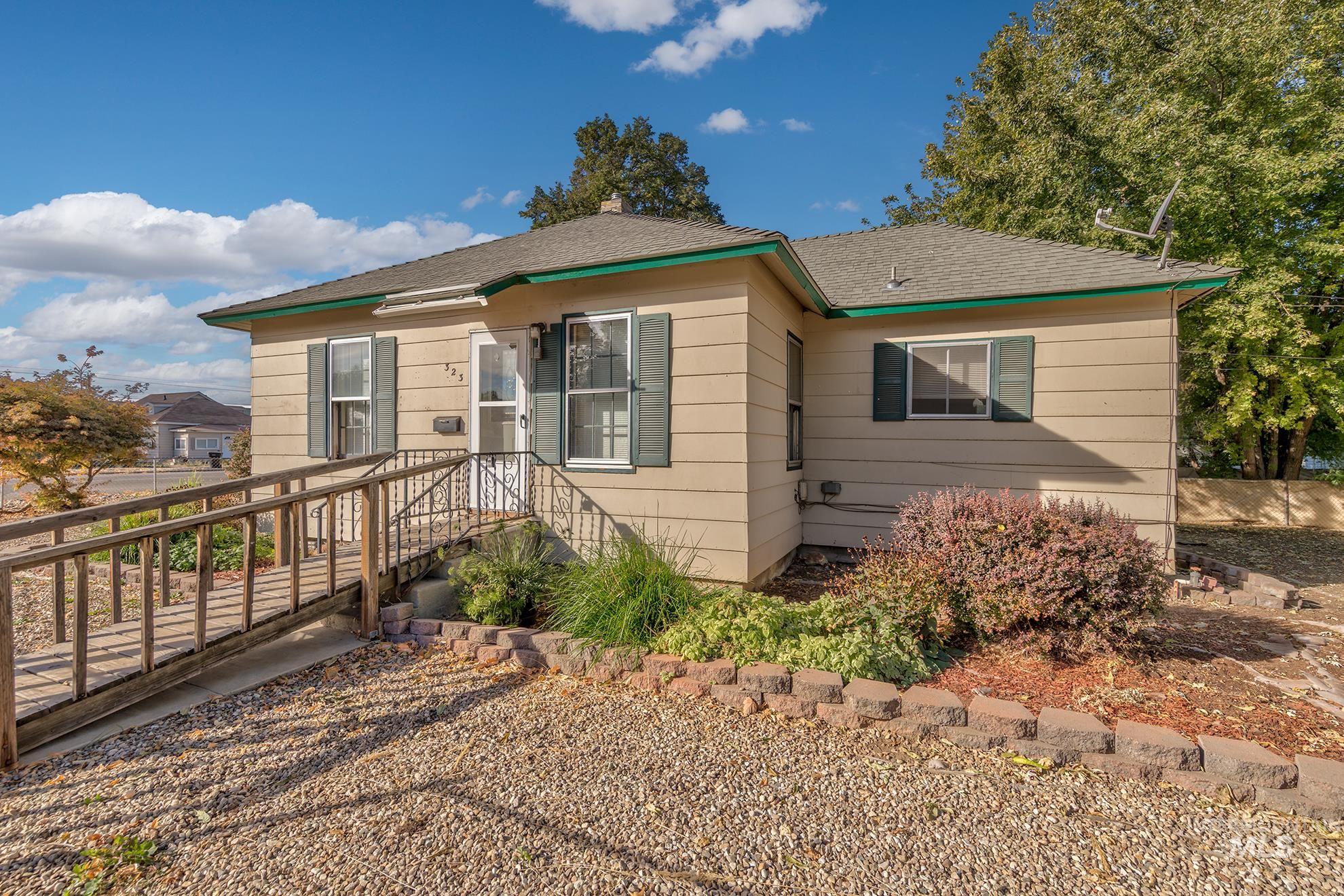 323 E 4th St, Weiser, Idaho 83672, 2 Bedrooms, 1 Bathroom, Residential For Sale, Price $255,000,MLS 99004109