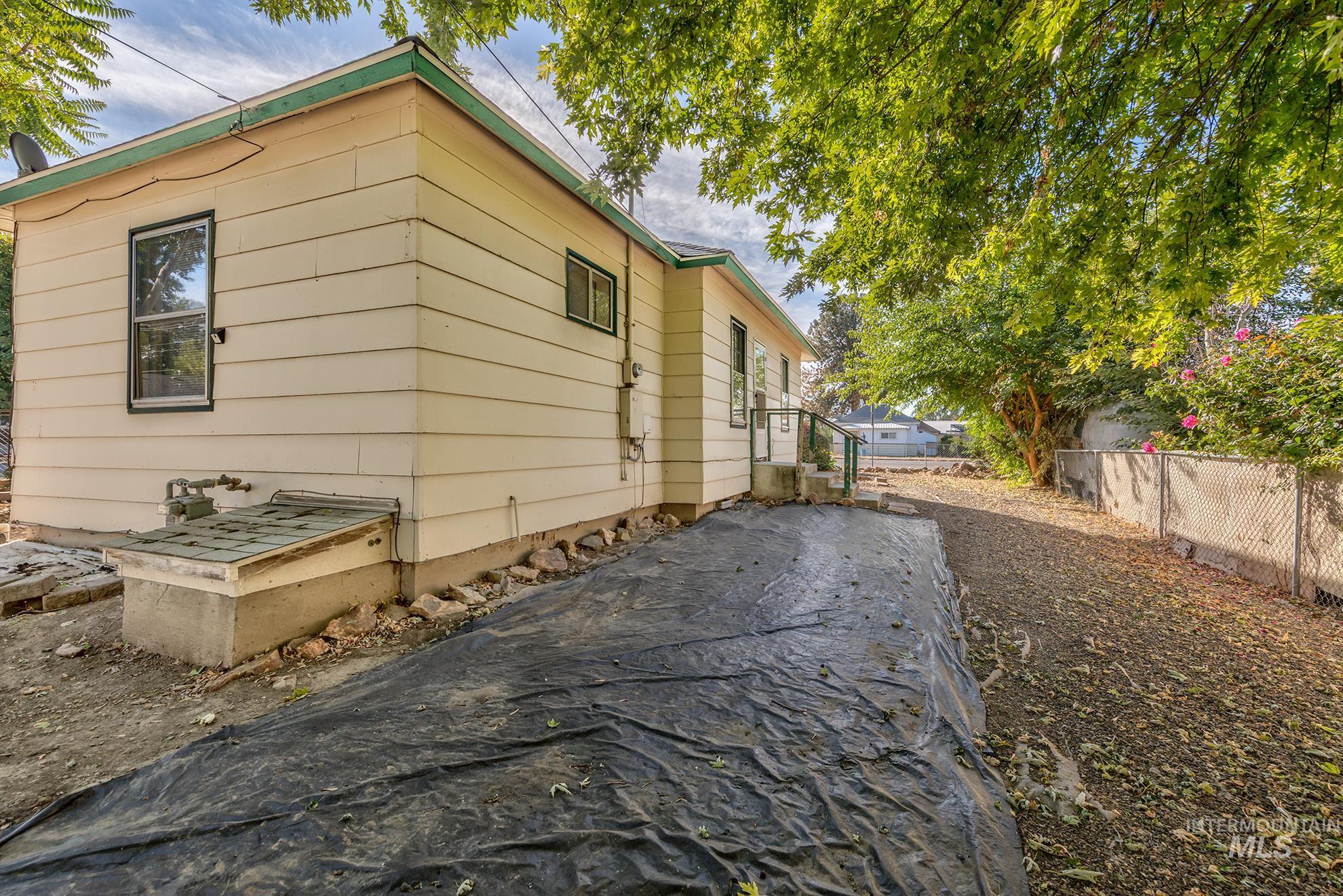 323 E 4th St, Weiser, Idaho 83672, 2 Bedrooms, 1 Bathroom, Residential For Sale, Price $255,000,MLS 99004109