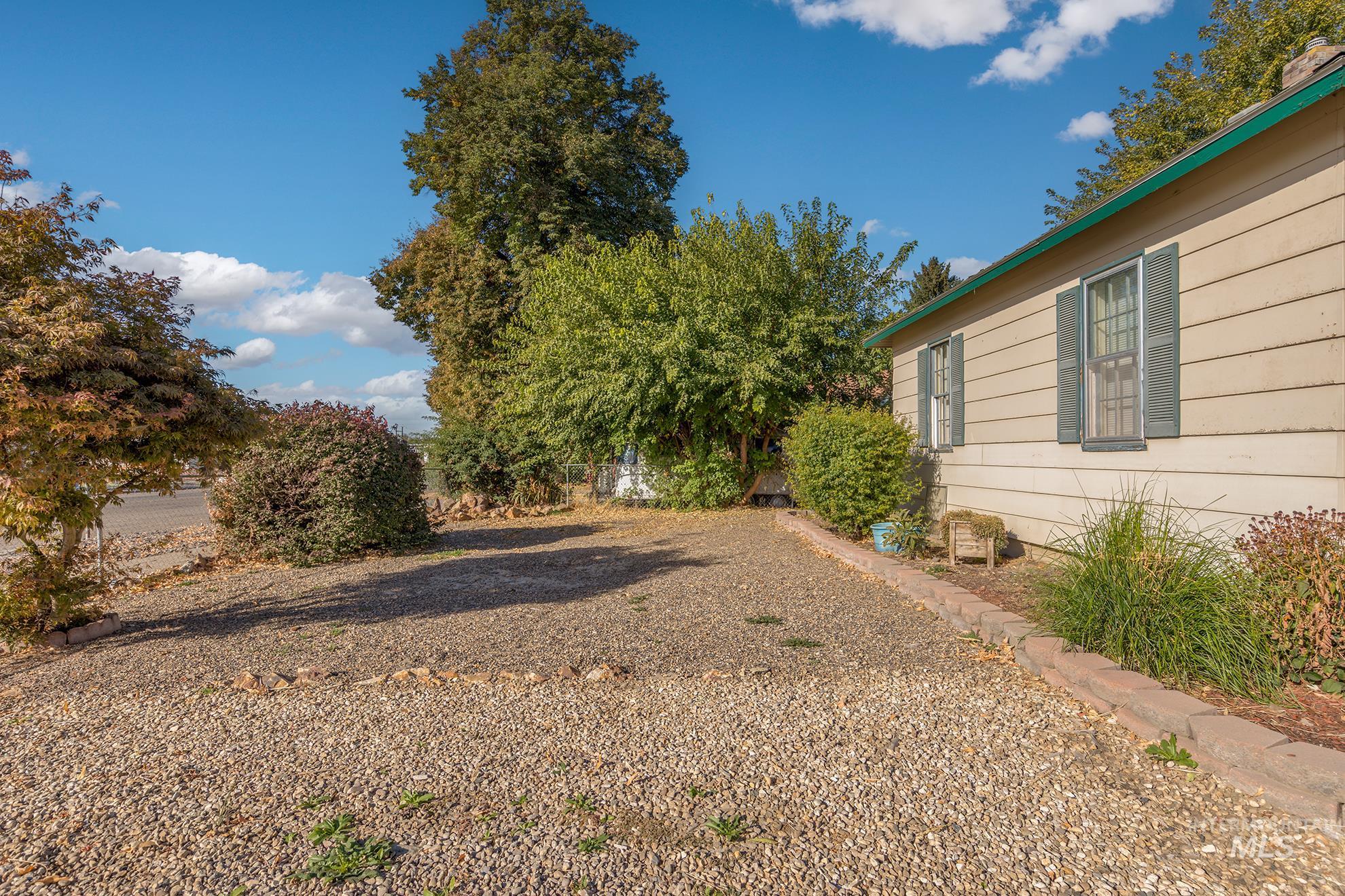 323 E 4th St, Weiser, Idaho 83672, 2 Bedrooms, 1 Bathroom, Residential For Sale, Price $255,000,MLS 99004109