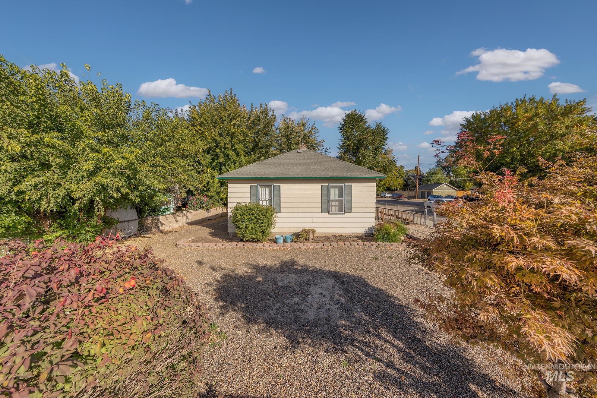 323 E 4th St, Weiser, Idaho 83672, 2 Bedrooms, 1 Bathroom, Residential For Sale, Price $255,000,MLS 99004109