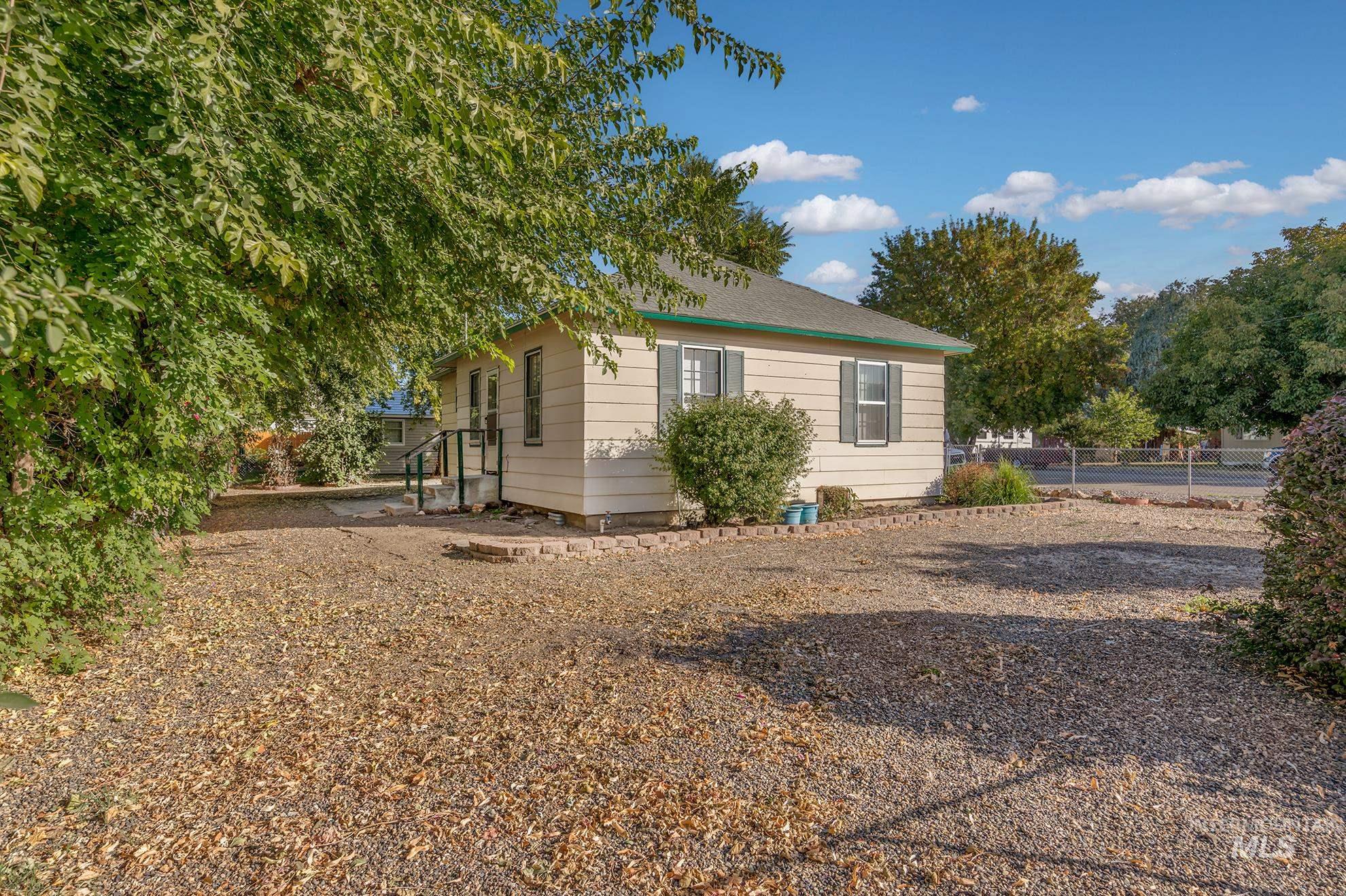323 E 4th St, Weiser, Idaho 83672, 2 Bedrooms, 1 Bathroom, Residential For Sale, Price $255,000,MLS 99004109