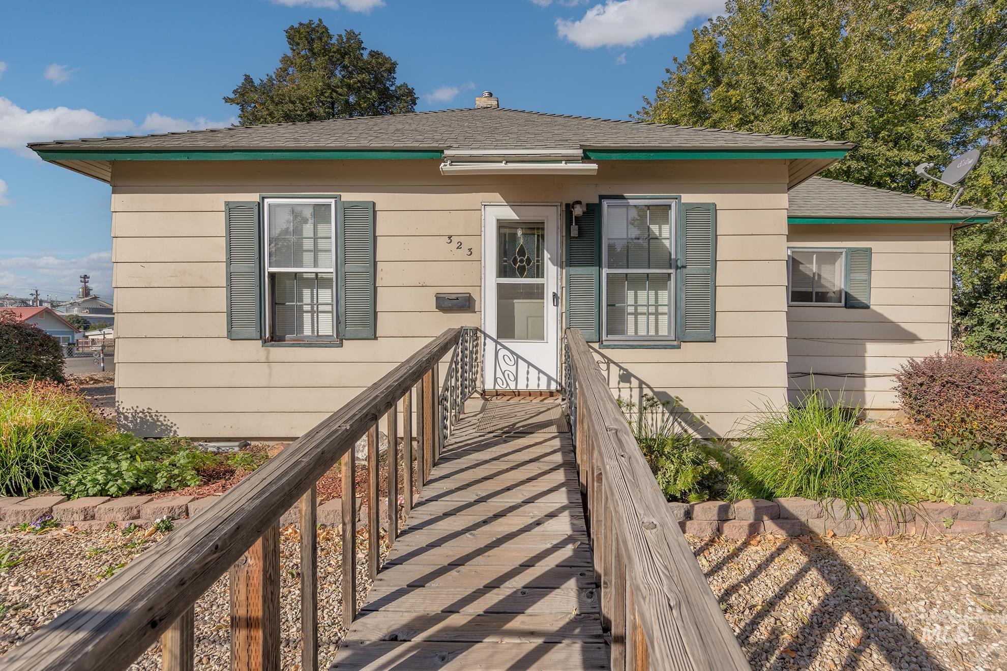 323 E 4th St, Weiser, Idaho 83672, 2 Bedrooms, 1 Bathroom, Residential For Sale, Price $255,000,MLS 99004109