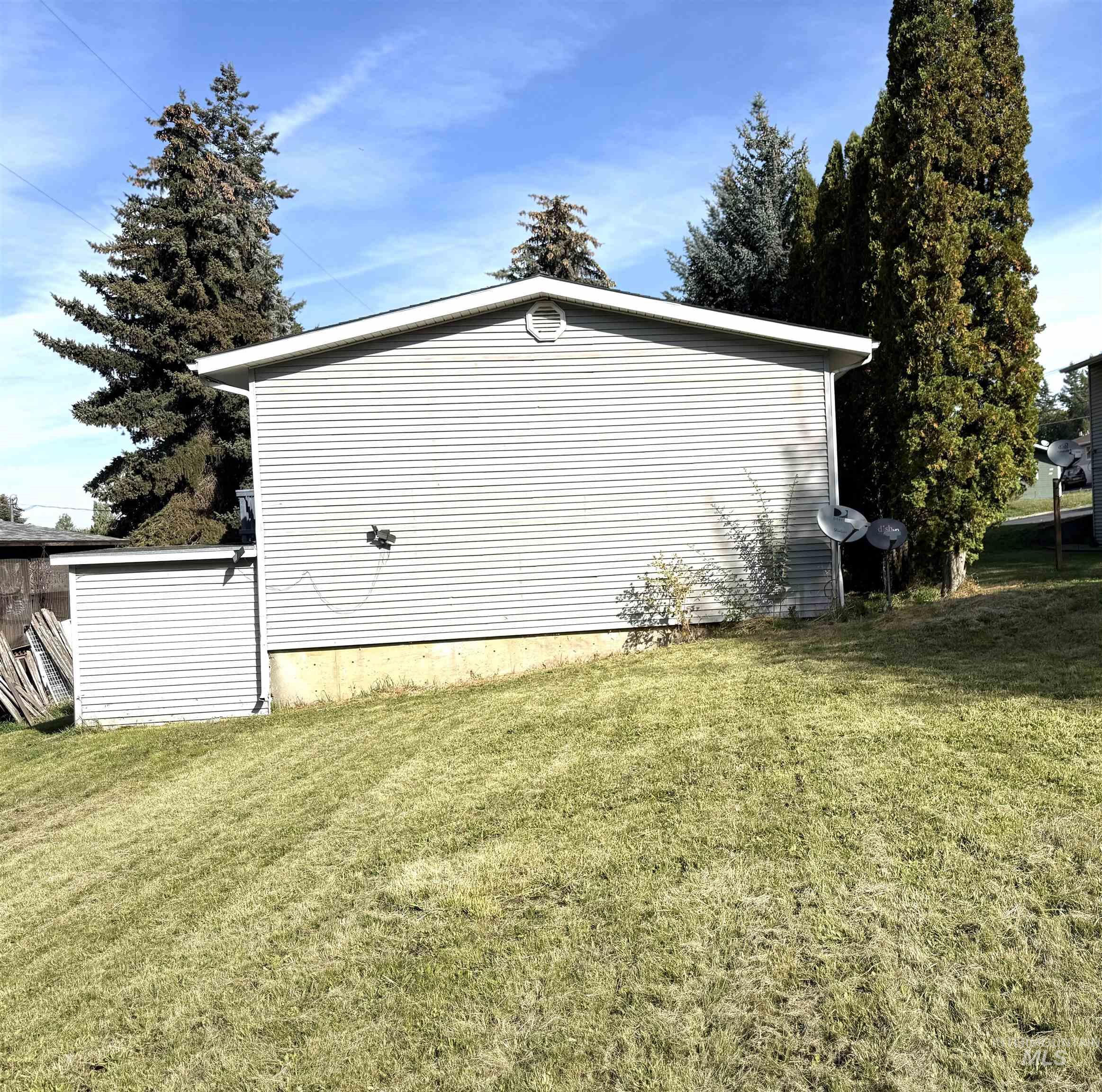 537 E E Street, Moscow, Idaho 83843, 3 Bedrooms, 1 Bathroom, Residential Income For Sale, Price $449,000, 99004114