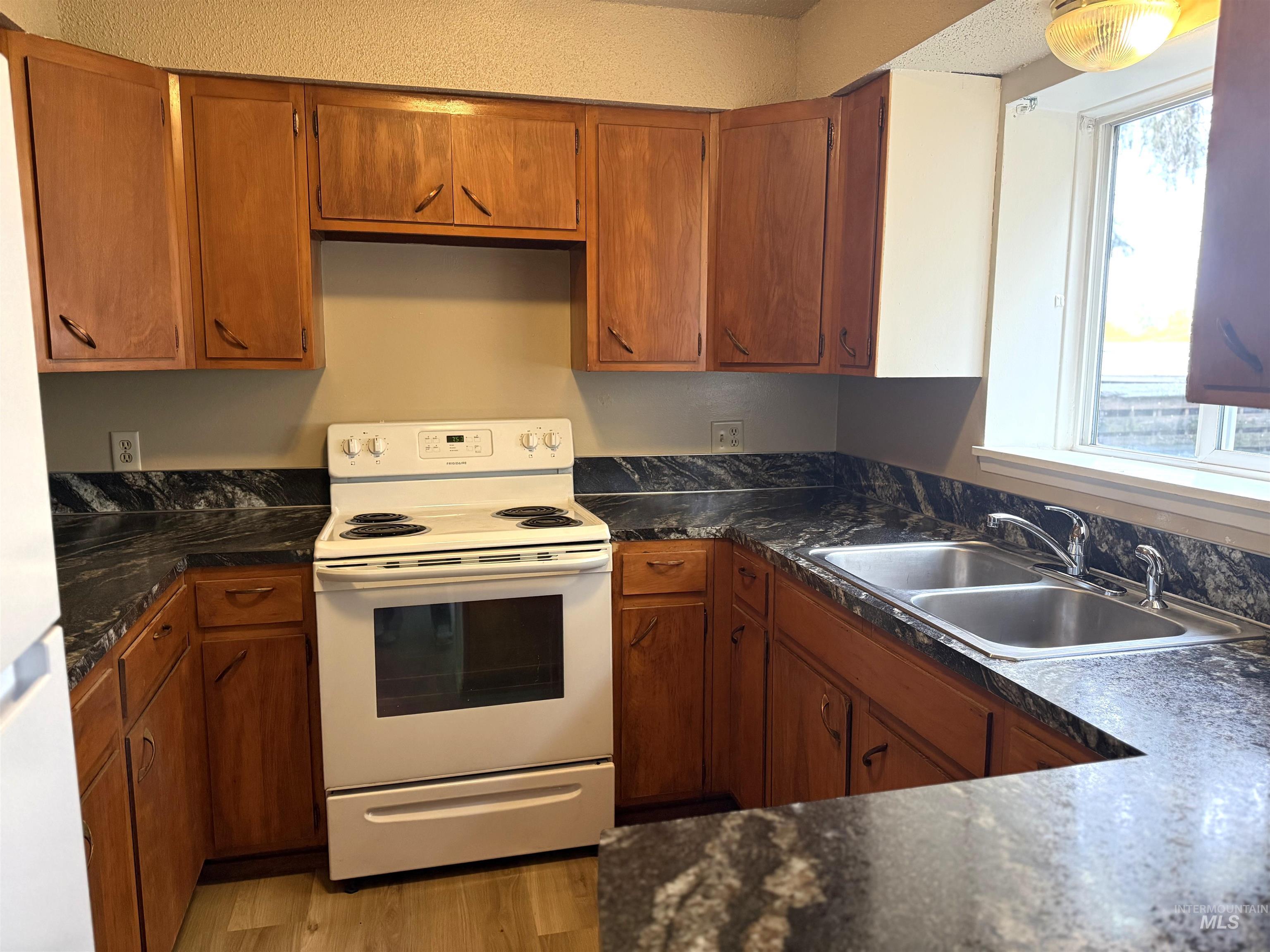 537 E E Street, Moscow, Idaho 83843, 3 Bedrooms, 1 Bathroom, Residential Income For Sale, Price $449,000, 99004114
