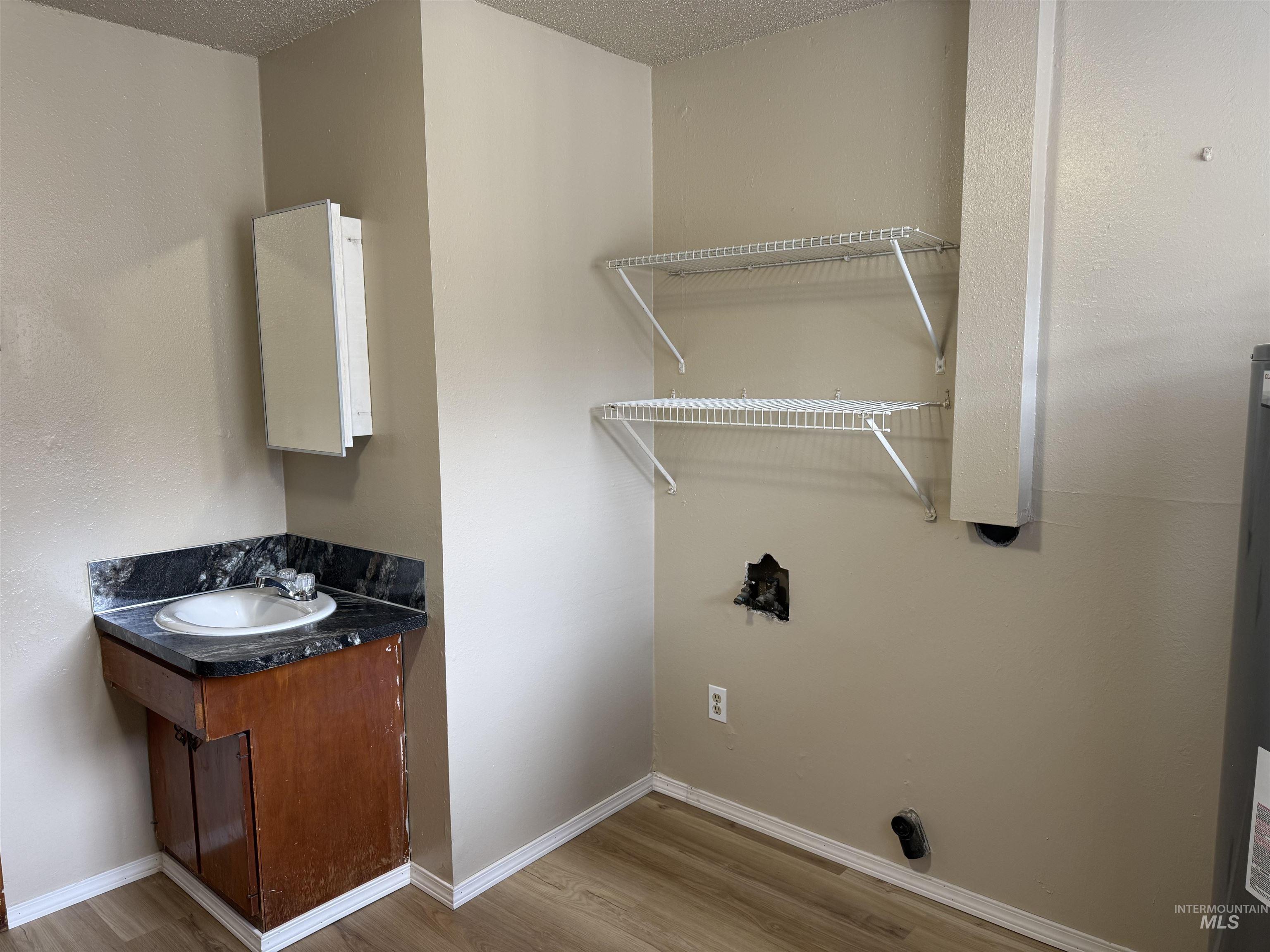 537 E E Street, Moscow, Idaho 83843, 3 Bedrooms, 1 Bathroom, Residential Income For Sale, Price $449,000, 99004114