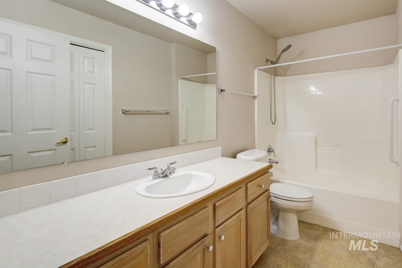 126 E Waterbury Lane, Meridian, Idaho 83646, 2 Bedrooms, 2 Bathrooms, Residential For Sale, Price $292,900,MLS 99004116