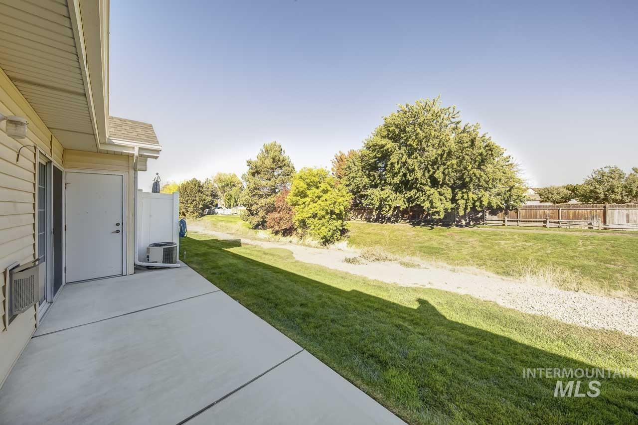 126 E Waterbury Lane, Meridian, Idaho 83646, 2 Bedrooms, 2 Bathrooms, Residential For Sale, Price $292,900,MLS 99004116
