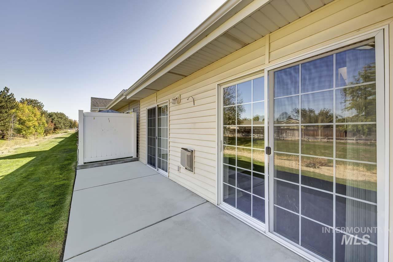 126 E Waterbury Lane, Meridian, Idaho 83646, 2 Bedrooms, 2 Bathrooms, Residential For Sale, Price $292,900,MLS 99004116