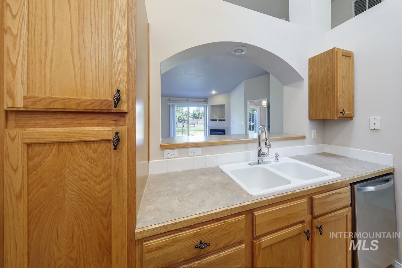 126 E Waterbury Lane, Meridian, Idaho 83646, 2 Bedrooms, 2 Bathrooms, Residential For Sale, Price $292,900,MLS 99004116