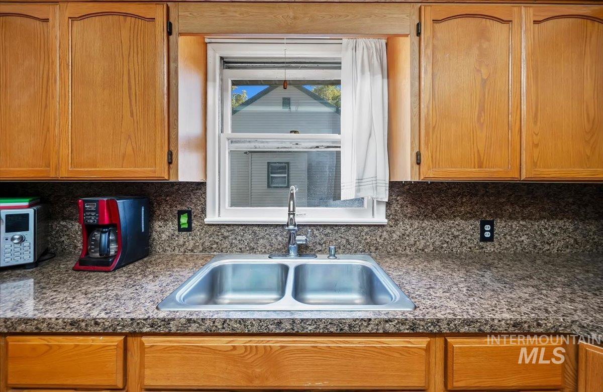 1412 7th Ave E, Twin Falls, Idaho 83301, 4 Bedrooms, 1.5 Bathrooms, Residential For Sale, Price $350,000,MLS 99004119