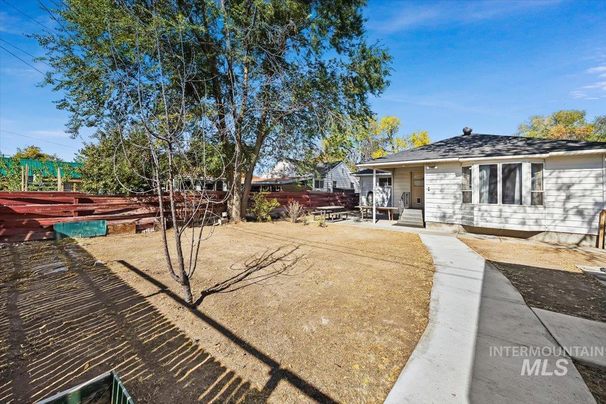 1412 7th Ave E, Twin Falls, Idaho 83301, 4 Bedrooms, 1.5 Bathrooms, Residential For Sale, Price $350,000,MLS 99004119
