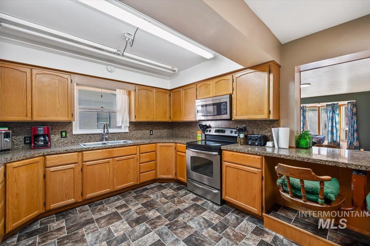 1412 7th Ave E, Twin Falls, Idaho 83301, 4 Bedrooms, 1.5 Bathrooms, Residential For Sale, Price $350,000,MLS 99004119