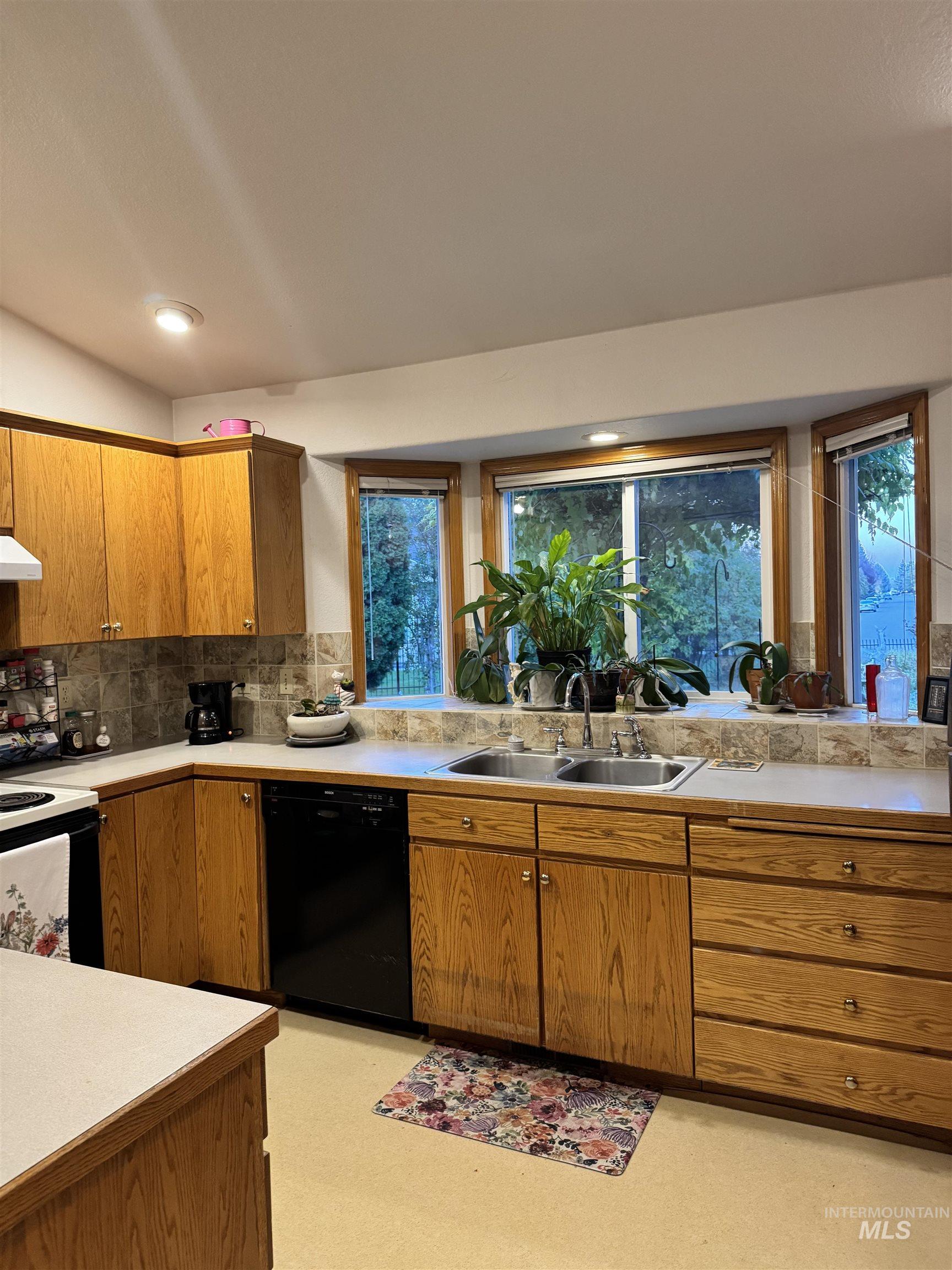7208 N Crewe Ave, Boise, Idaho 83714, 3 Bedrooms, 2 Bathrooms, Residential For Sale, Price $460,000,MLS 99004121