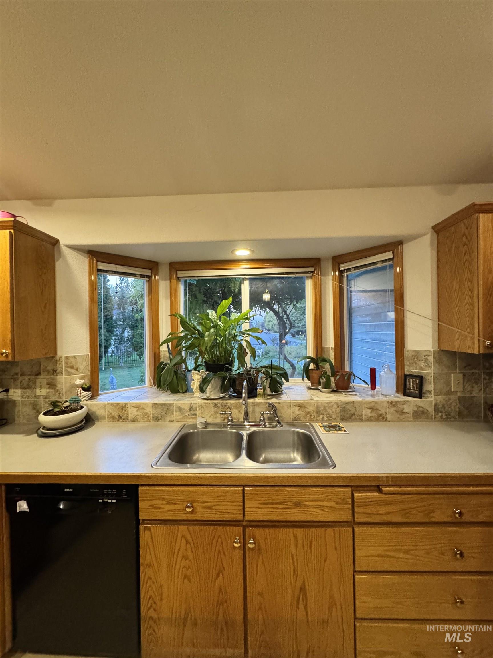 7208 N Crewe Ave, Boise, Idaho 83714, 3 Bedrooms, 2 Bathrooms, Residential For Sale, Price $460,000,MLS 99004121