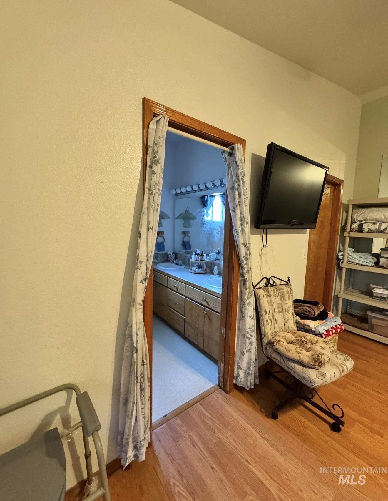 7208 N Crewe Ave, Boise, Idaho 83714, 3 Bedrooms, 2 Bathrooms, Residential For Sale, Price $460,000,MLS 99004121