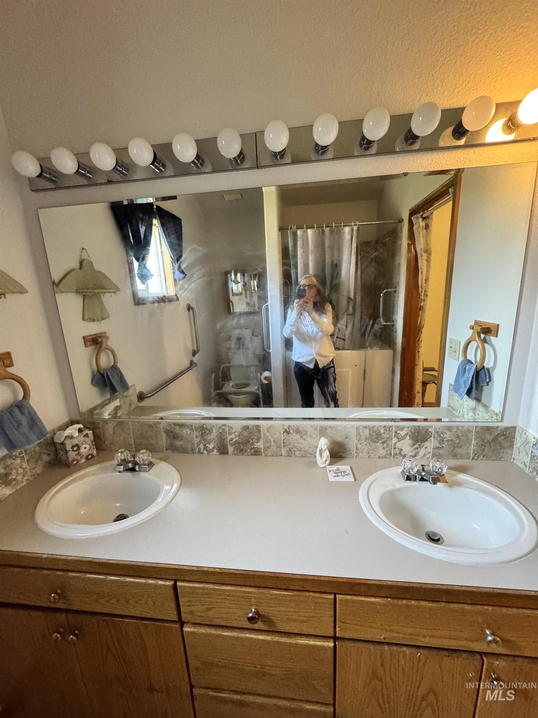 7208 N Crewe Ave, Boise, Idaho 83714, 3 Bedrooms, 2 Bathrooms, Residential For Sale, Price $460,000,MLS 99004121