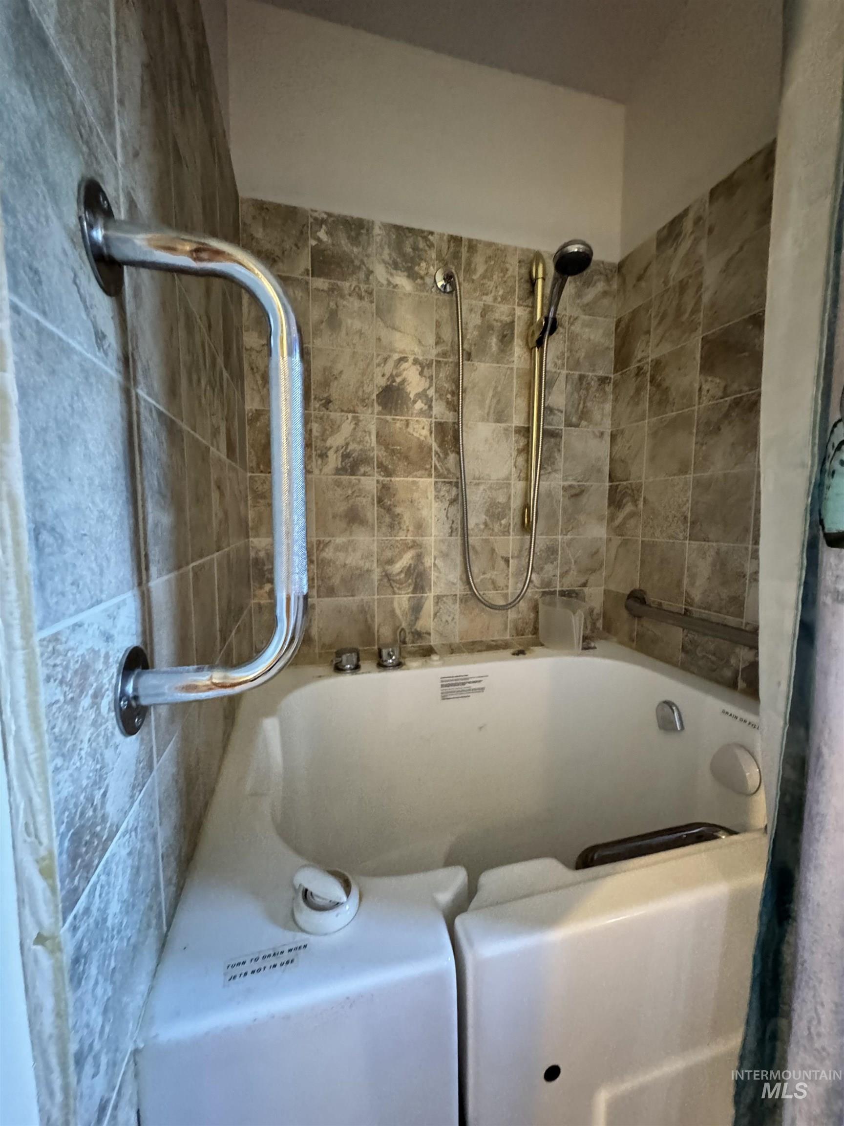 7208 N Crewe Ave, Boise, Idaho 83714, 3 Bedrooms, 2 Bathrooms, Residential For Sale, Price $460,000,MLS 99004121