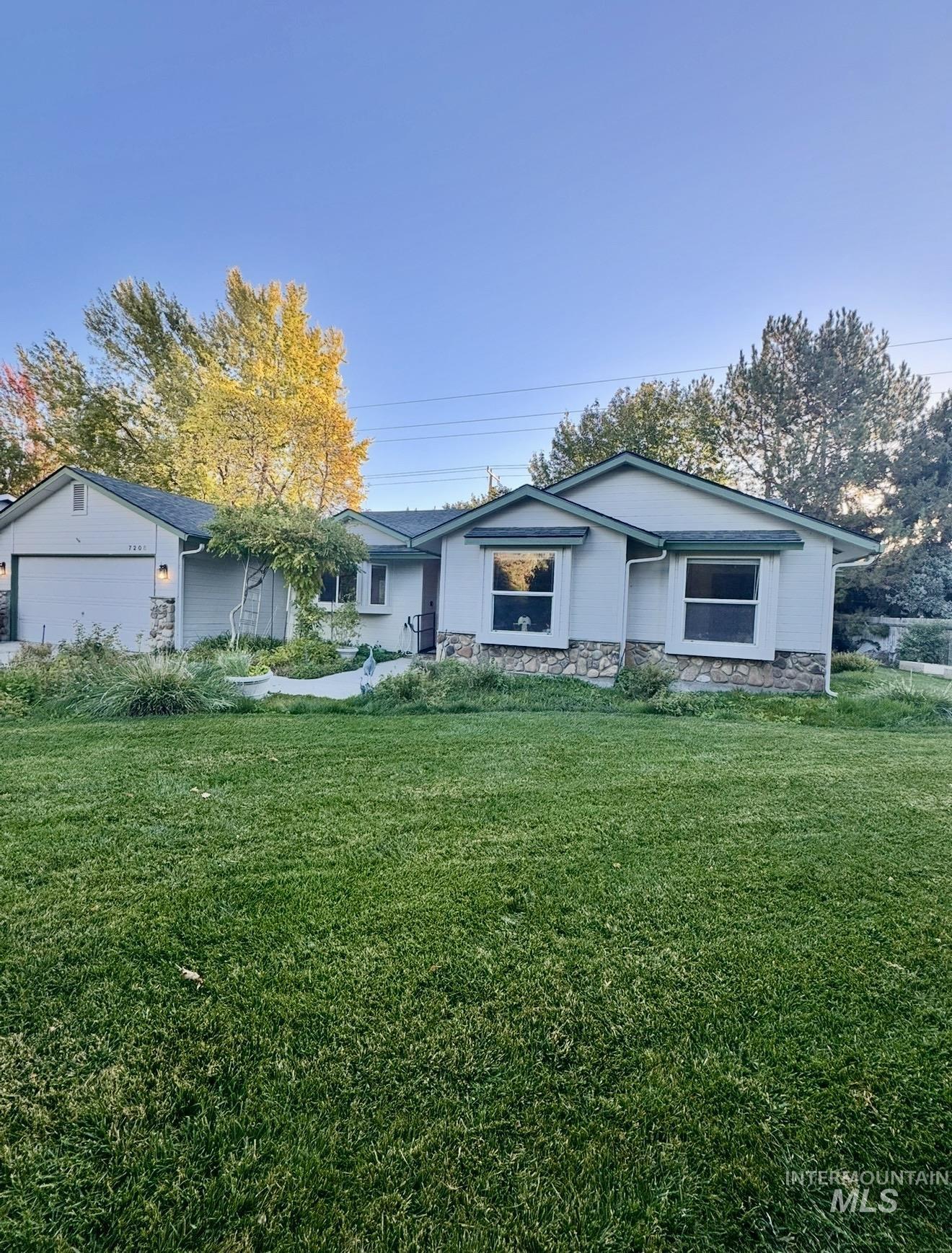 7208 N Crewe Ave, Boise, Idaho 83714, 3 Bedrooms, 2 Bathrooms, Residential For Sale, Price $460,000,MLS 99004121