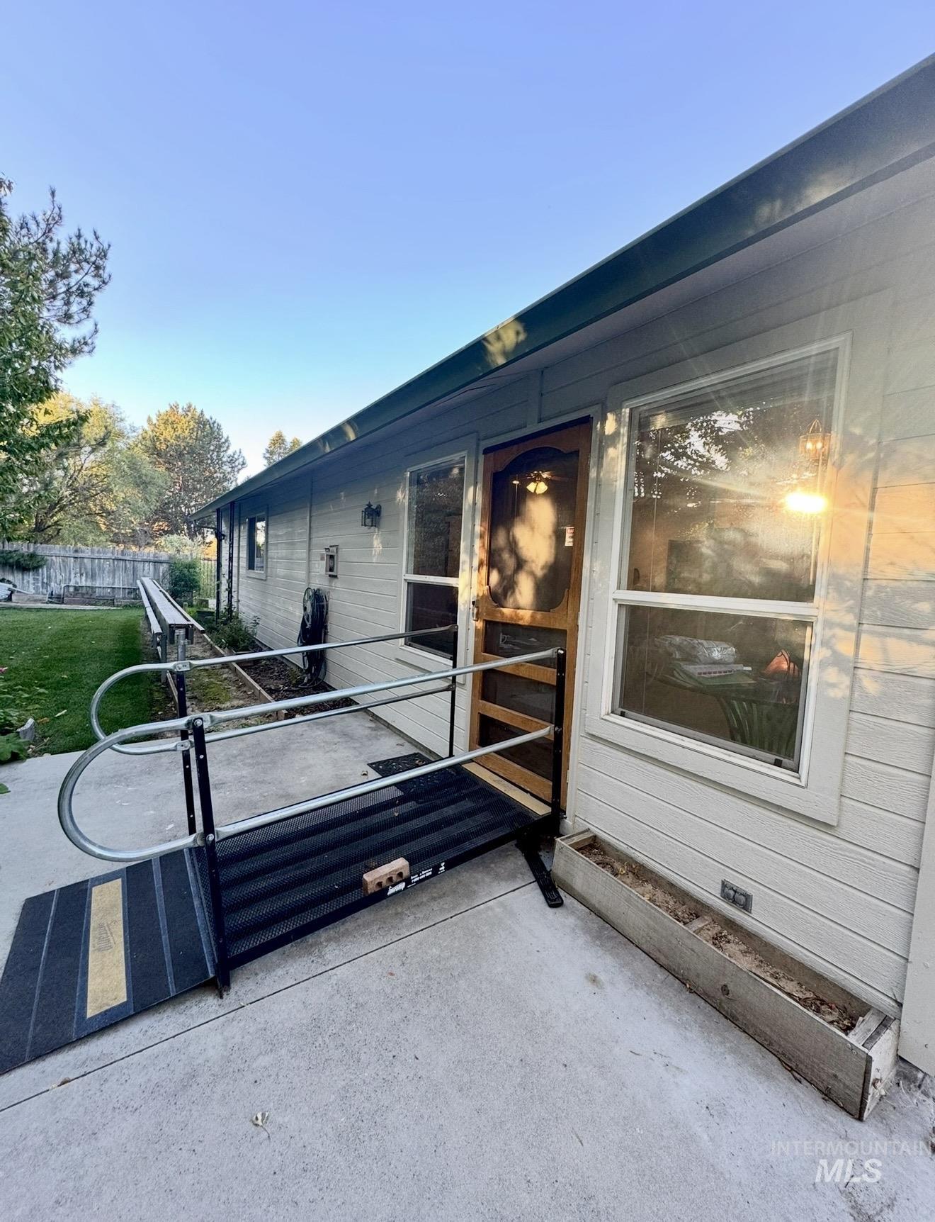 7208 N Crewe Ave, Boise, Idaho 83714, 3 Bedrooms, 2 Bathrooms, Residential For Sale, Price $460,000,MLS 99004121