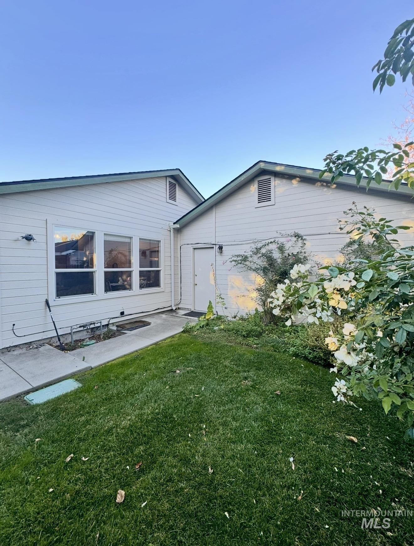 7208 N Crewe Ave, Boise, Idaho 83714, 3 Bedrooms, 2 Bathrooms, Residential For Sale, Price $460,000,MLS 99004121