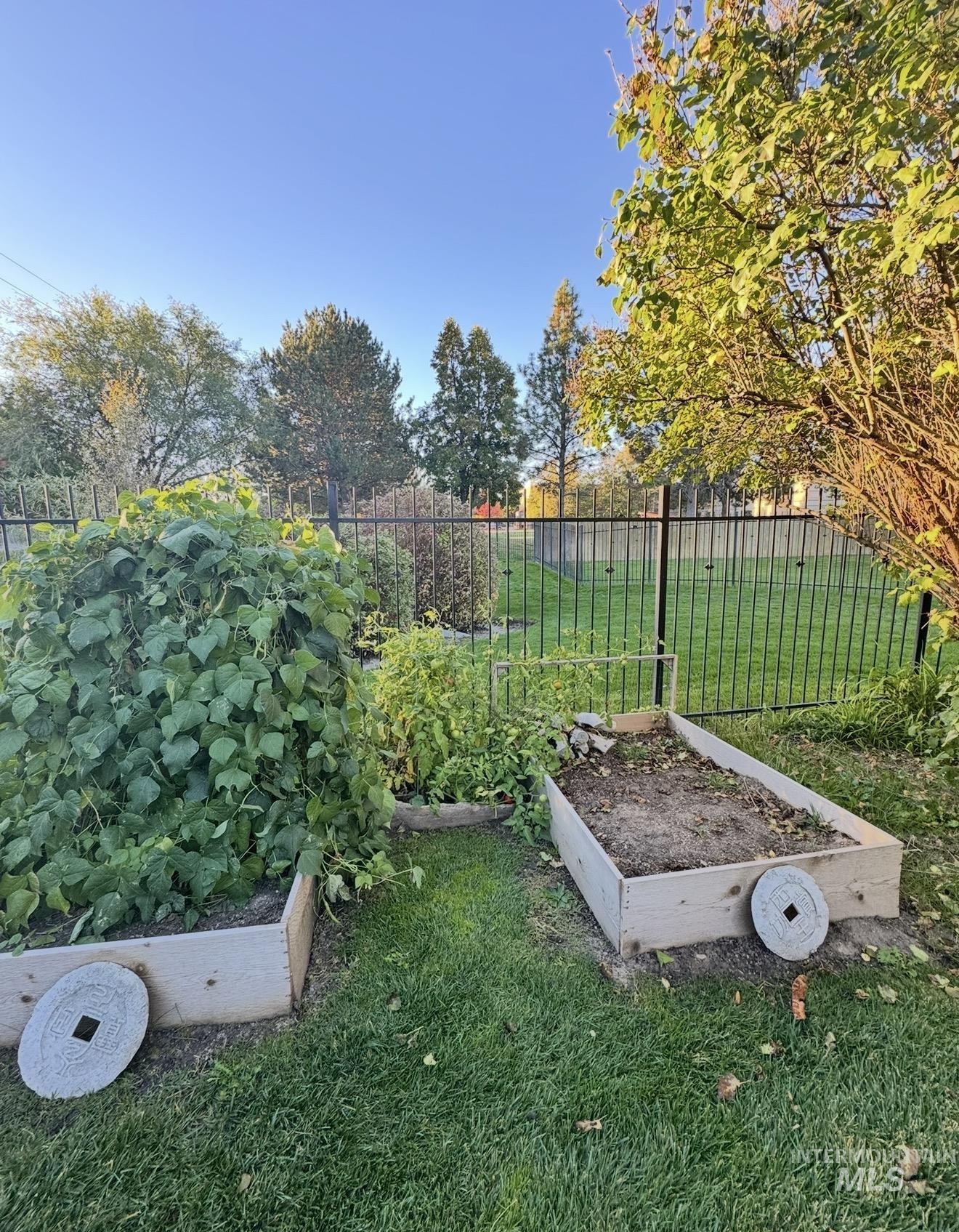 7208 N Crewe Ave, Boise, Idaho 83714, 3 Bedrooms, 2 Bathrooms, Residential For Sale, Price $460,000,MLS 99004121