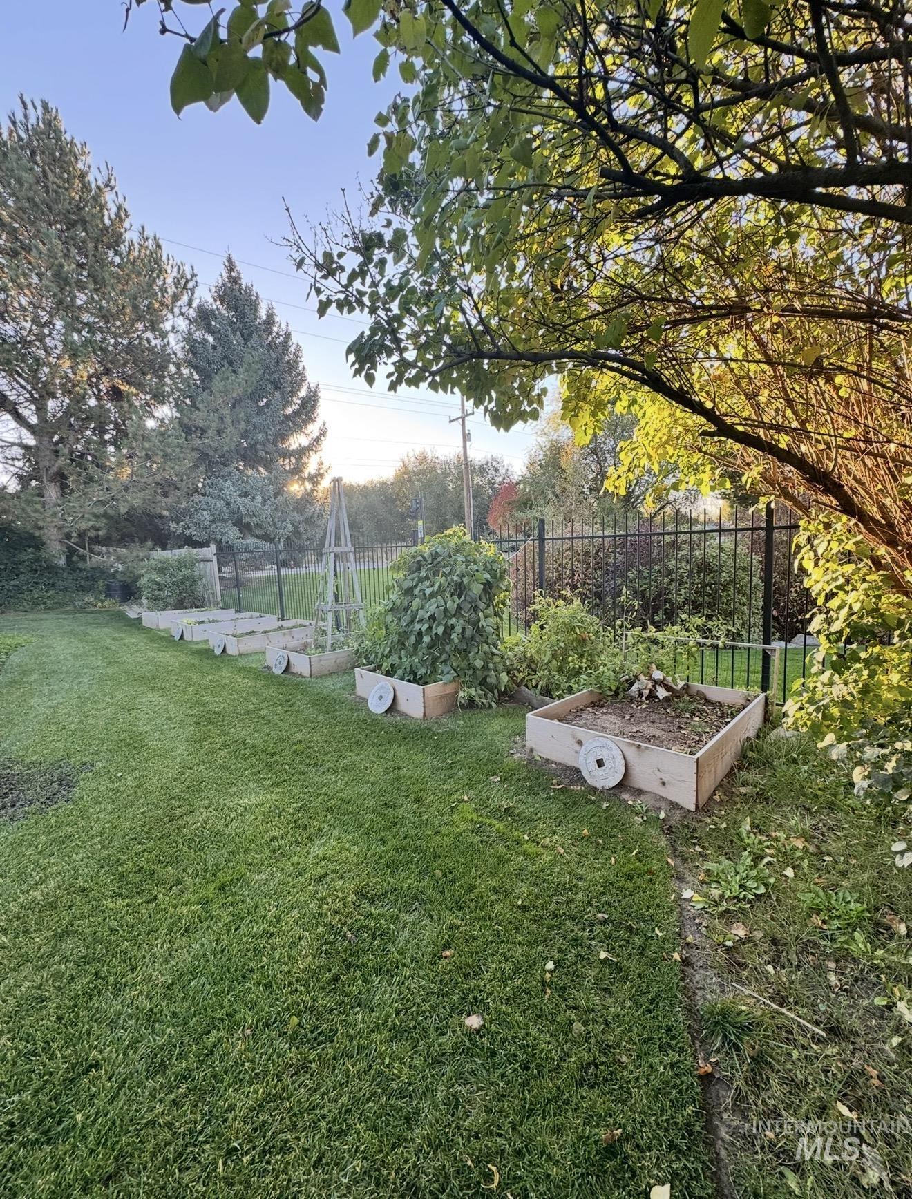 7208 N Crewe Ave, Boise, Idaho 83714, 3 Bedrooms, 2 Bathrooms, Residential For Sale, Price $460,000,MLS 99004121