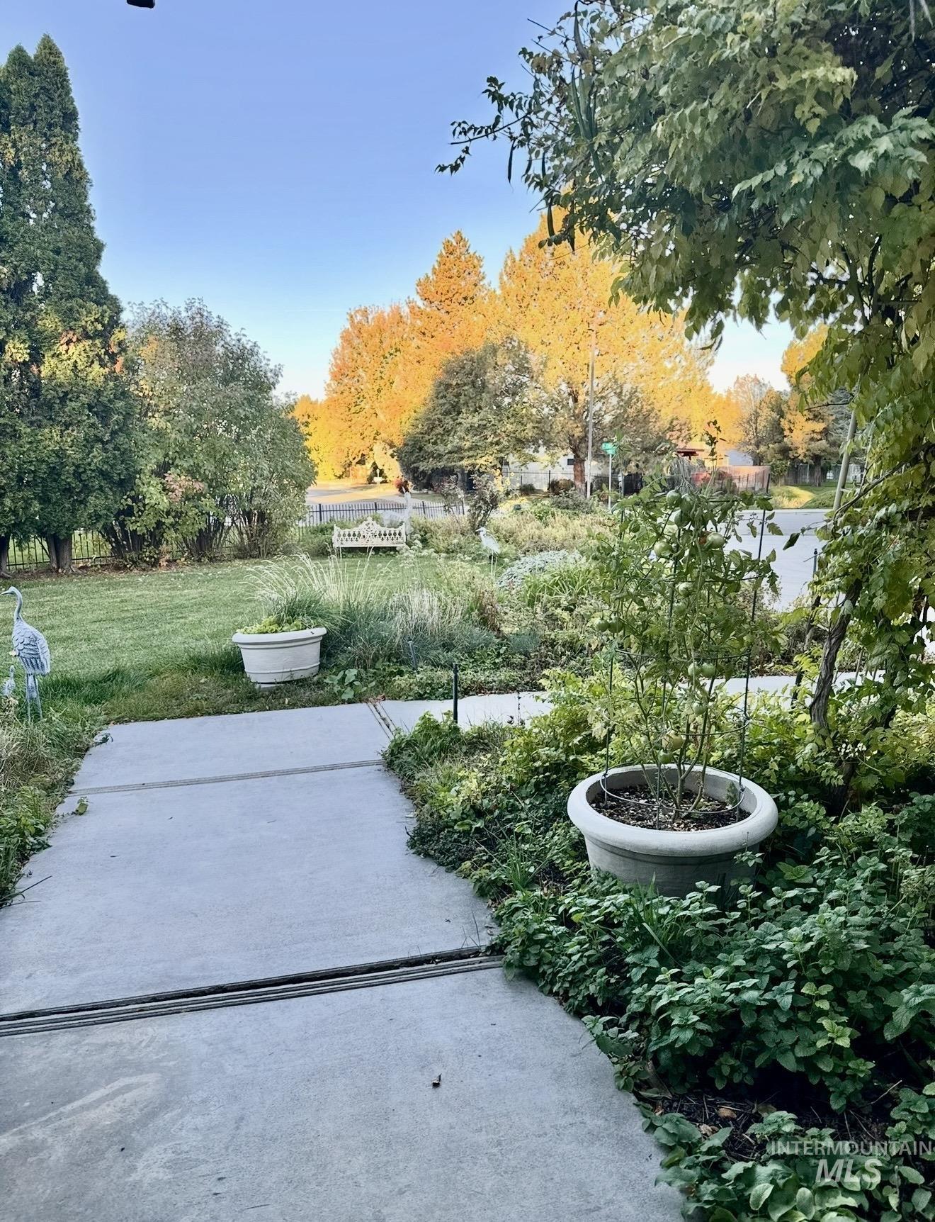 7208 N Crewe Ave, Boise, Idaho 83714, 3 Bedrooms, 2 Bathrooms, Residential For Sale, Price $460,000,MLS 99004121