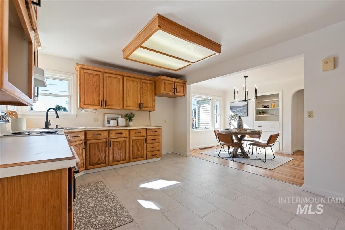 516 E Hawaii Ave, Nampa, Idaho 83686, 3 Bedrooms, 1 Bathroom, Residential Income For Sale, Price $375,000, 99004135