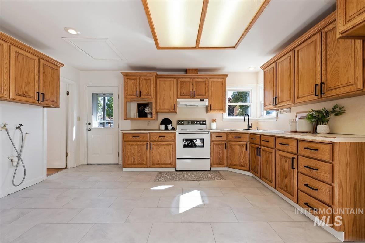 516 E Hawaii Ave, Nampa, Idaho 83686, 3 Bedrooms, 1 Bathroom, Residential Income For Sale, Price $375,000, 99004135