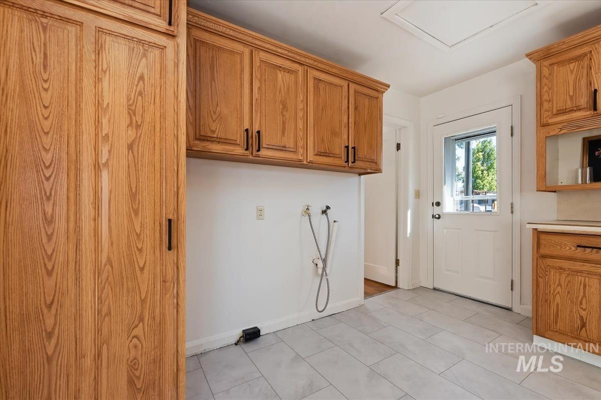 516 E Hawaii Ave, Nampa, Idaho 83686, 3 Bedrooms, 1 Bathroom, Residential Income For Sale, Price $375,000, 99004135