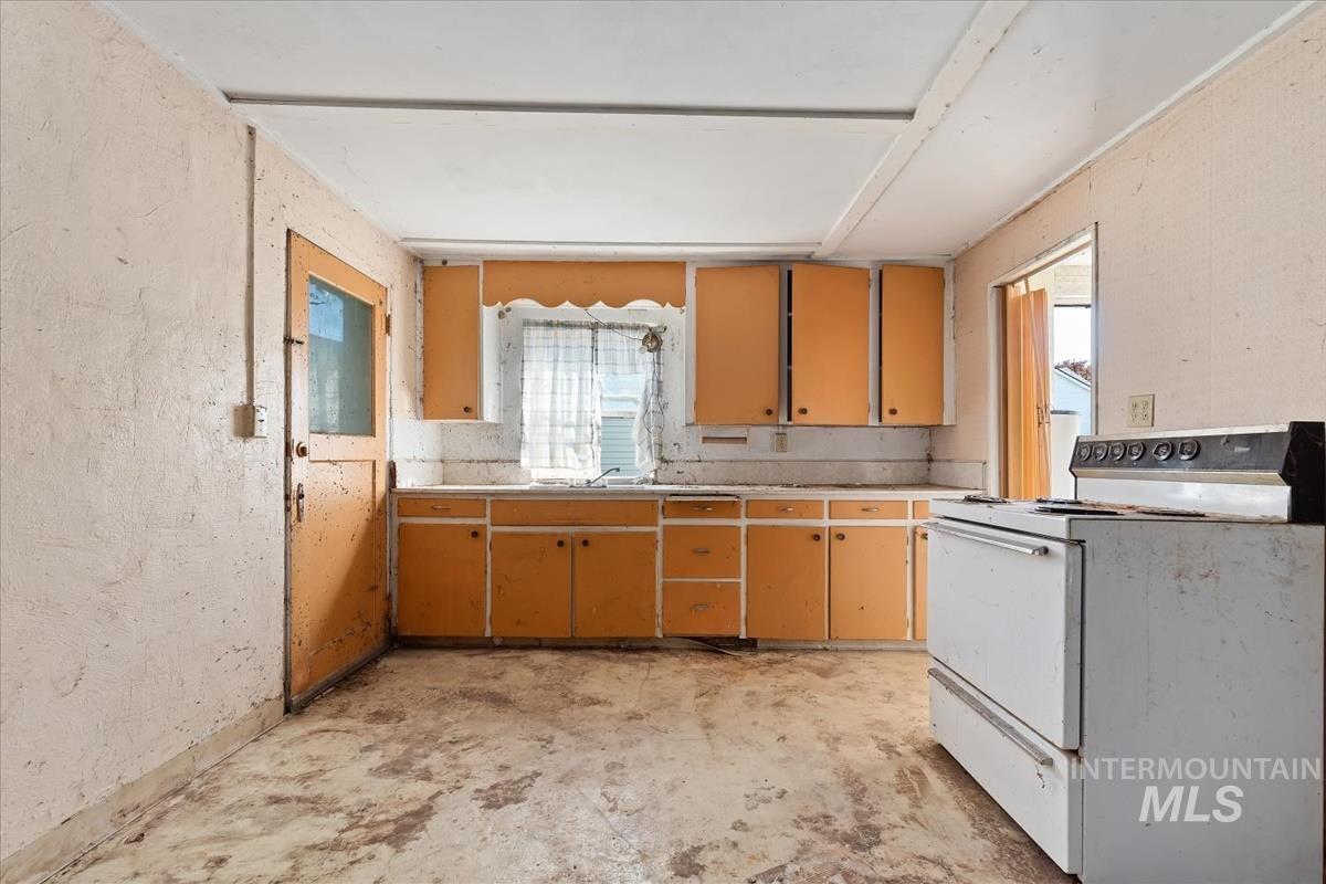 516 E Hawaii Ave, Nampa, Idaho 83686, 3 Bedrooms, 1 Bathroom, Residential Income For Sale, Price $375,000, 99004135