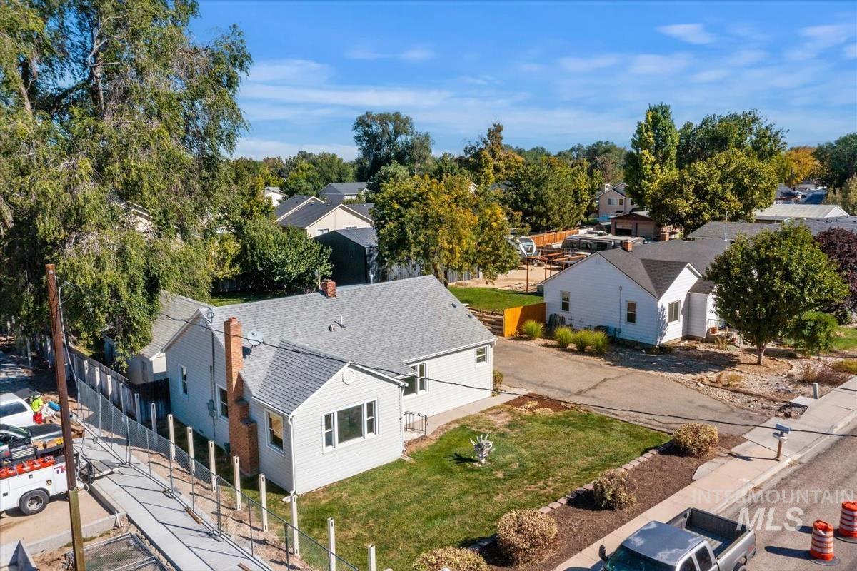 516 E Hawaii Ave, Nampa, Idaho 83686, 3 Bedrooms, 1 Bathroom, Residential Income For Sale, Price $375,000, 99004135