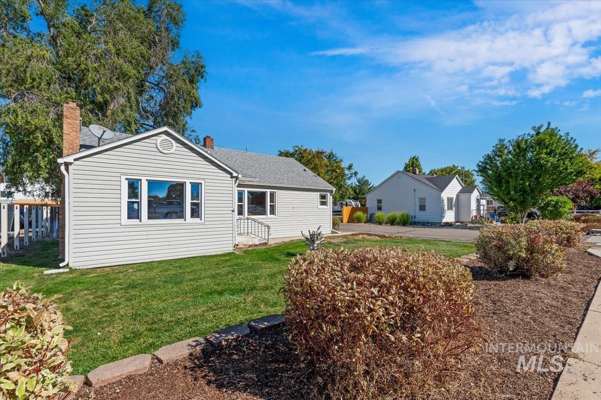 516 E Hawaii Ave, Nampa, Idaho 83686, 3 Bedrooms, 1 Bathroom, Residential Income For Sale, Price $375,000, 99004135