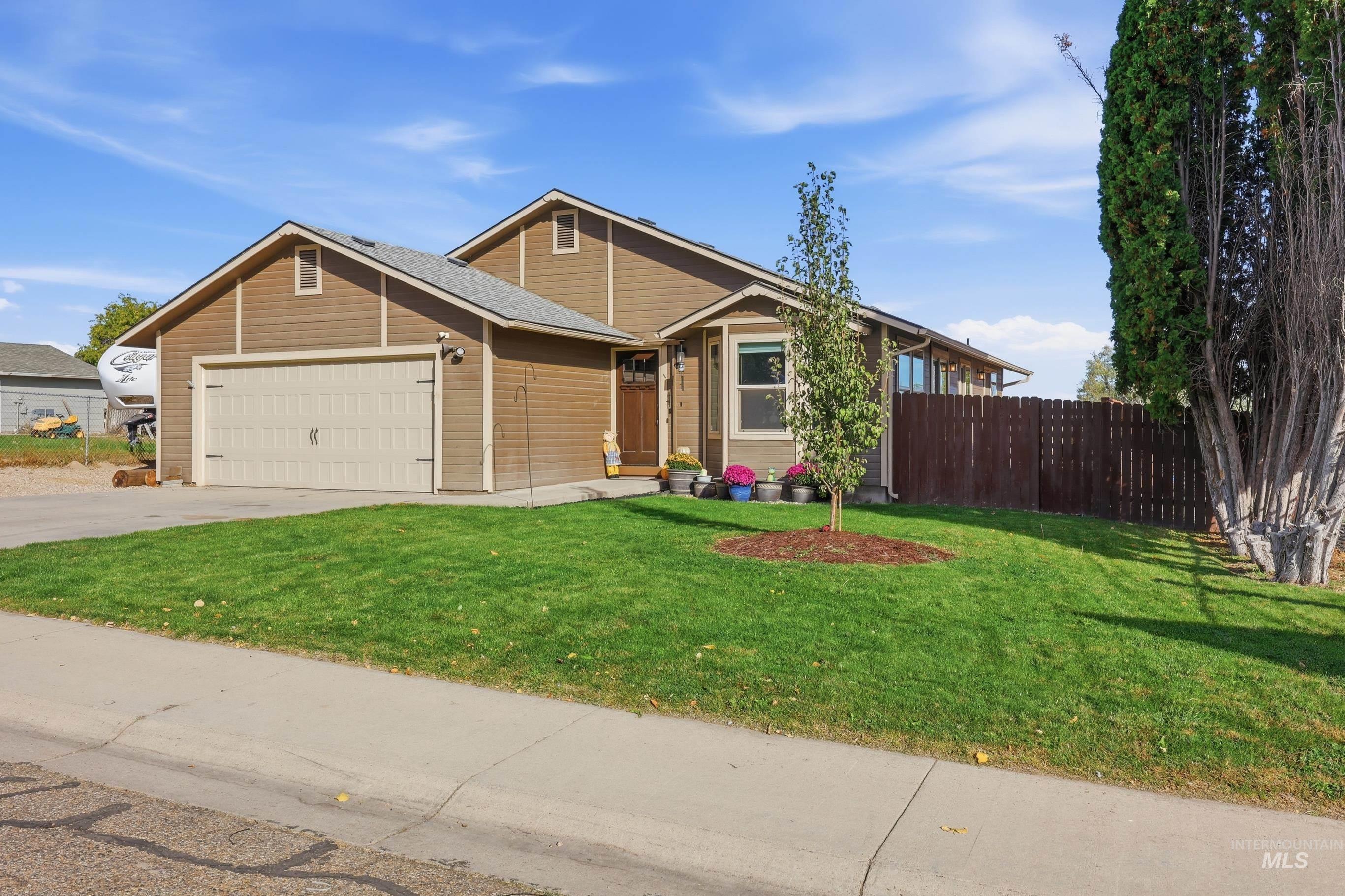 21270 Whittier Dr, Greenleaf, Idaho 83626, 3 Bedrooms, 4 Bathrooms, Residential For Sale, Price $409,900,MLS 99004142