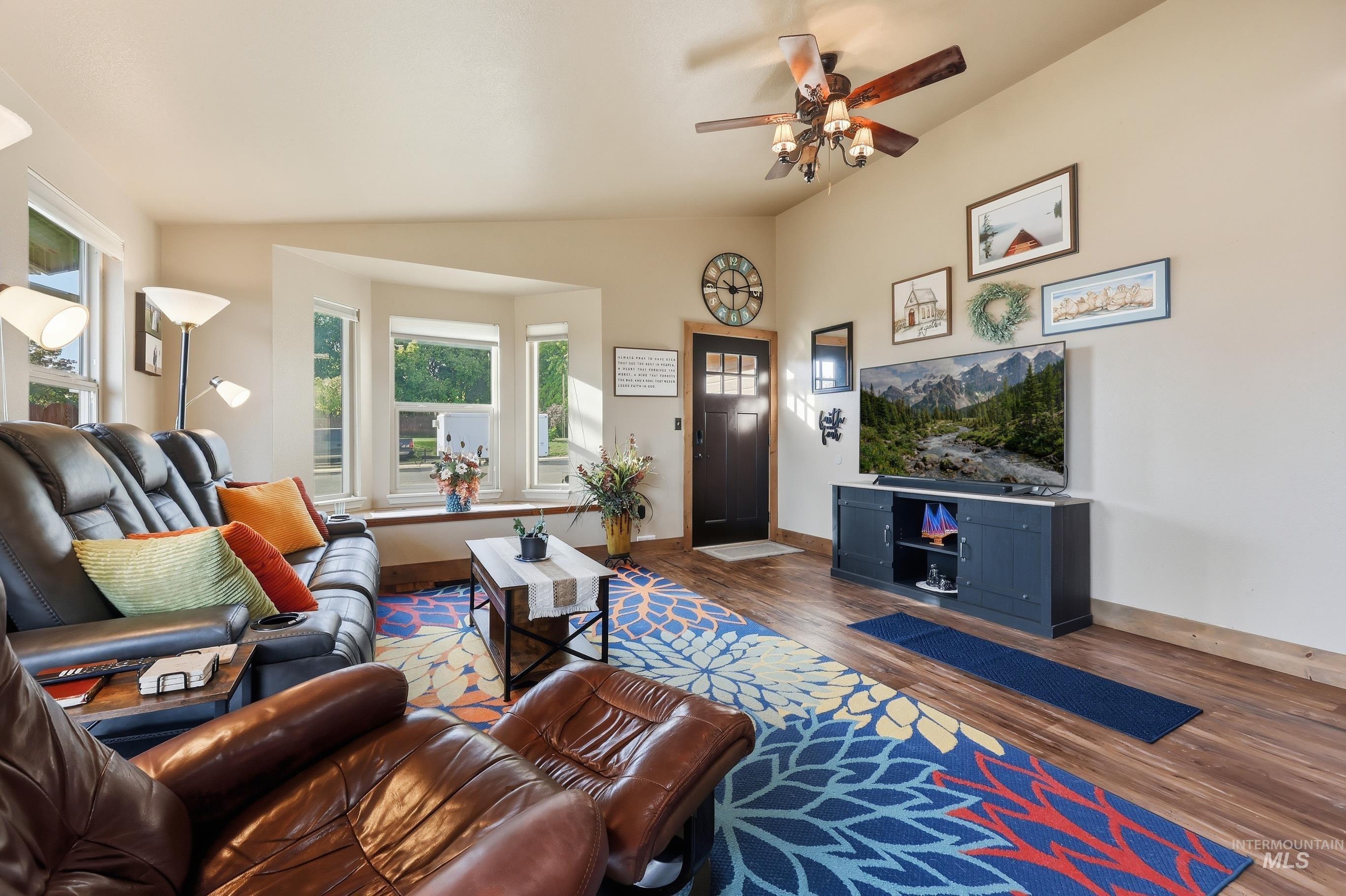 21270 Whittier Dr, Greenleaf, Idaho 83626, 3 Bedrooms, 4 Bathrooms, Residential For Sale, Price $409,900,MLS 99004142