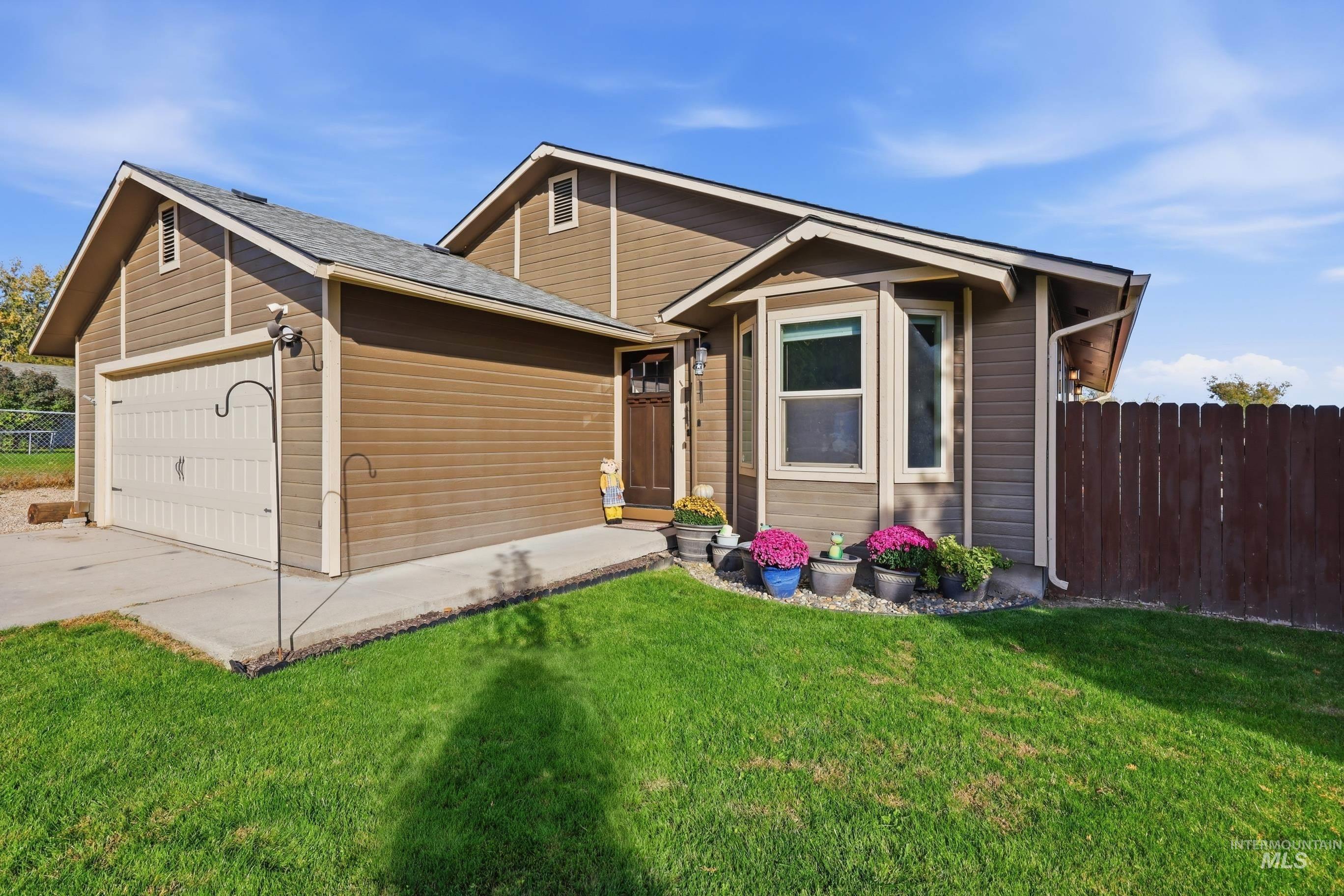 21270 Whittier Dr, Greenleaf, Idaho 83626, 3 Bedrooms, 4 Bathrooms, Residential For Sale, Price $409,900,MLS 99004142