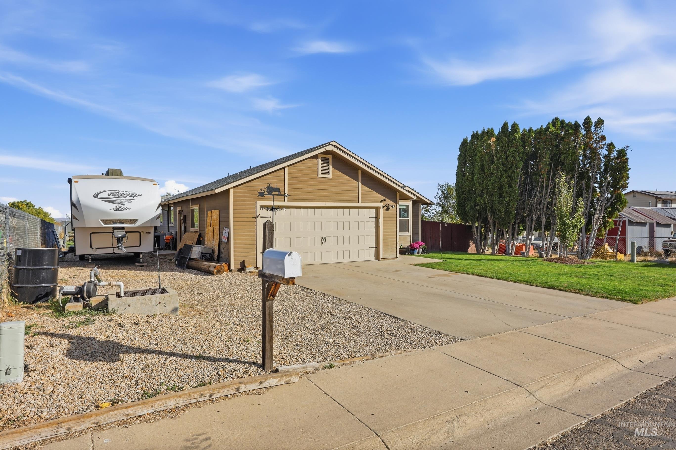 21270 Whittier Dr, Greenleaf, Idaho 83626, 3 Bedrooms, 4 Bathrooms, Residential For Sale, Price $409,900,MLS 99004142