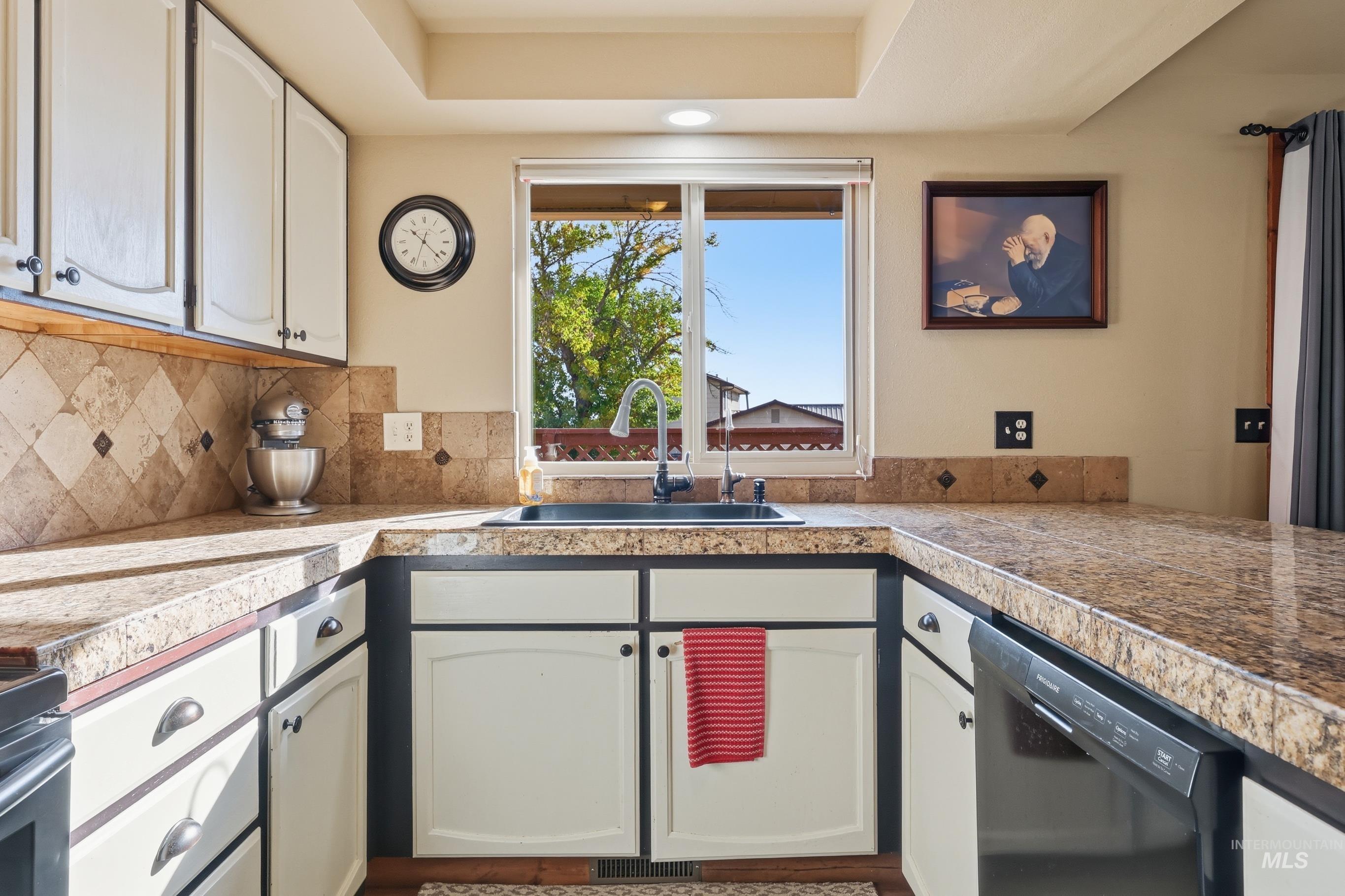 21270 Whittier Dr, Greenleaf, Idaho 83626, 3 Bedrooms, 4 Bathrooms, Residential For Sale, Price $409,900,MLS 99004142