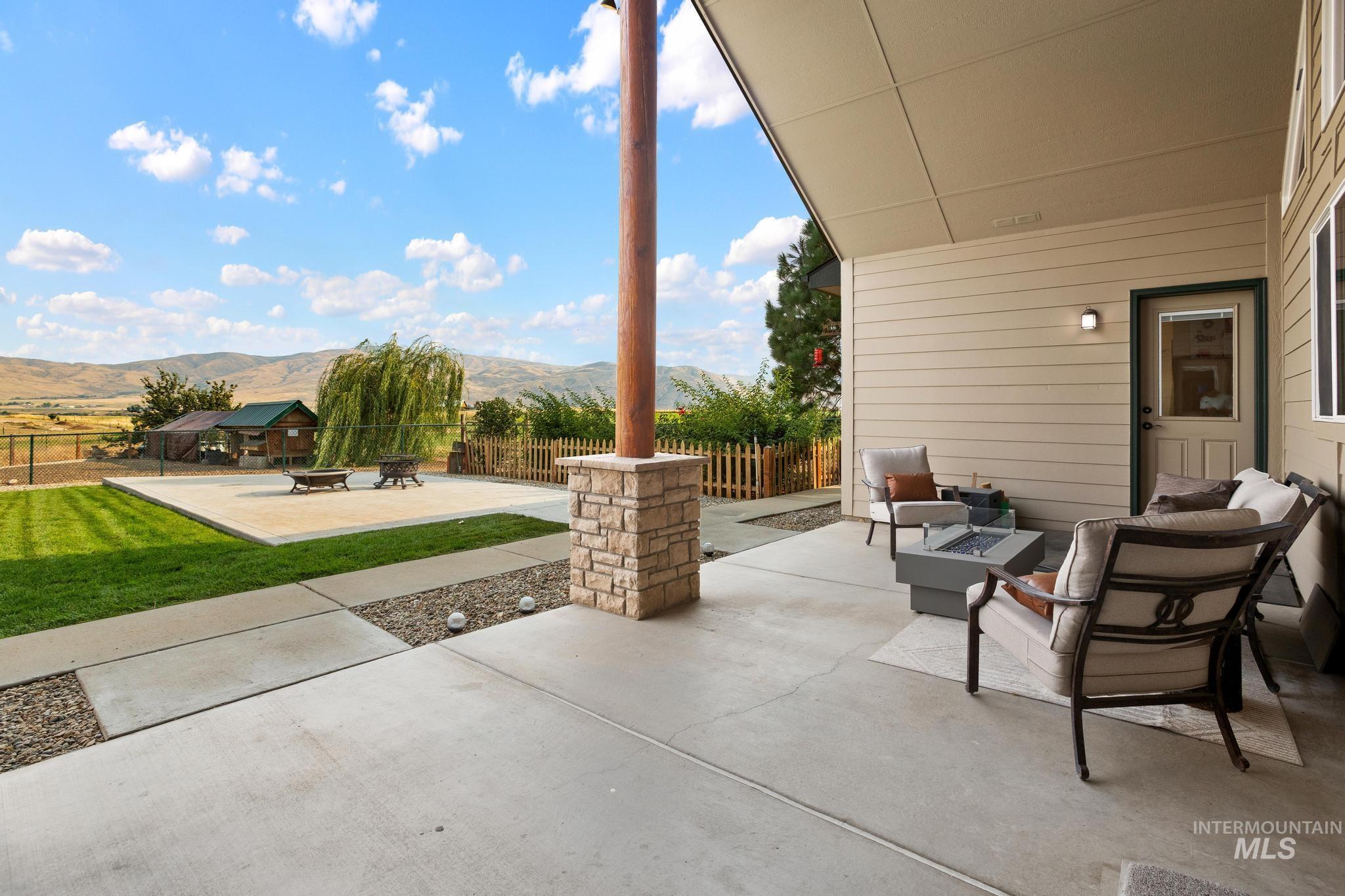 9225 N Highway 52, Horseshoe Bend, Idaho 83629, 3 Bedrooms, 2.5 Bathrooms, Residential For Sale, Price $1,400,000, 99004144
