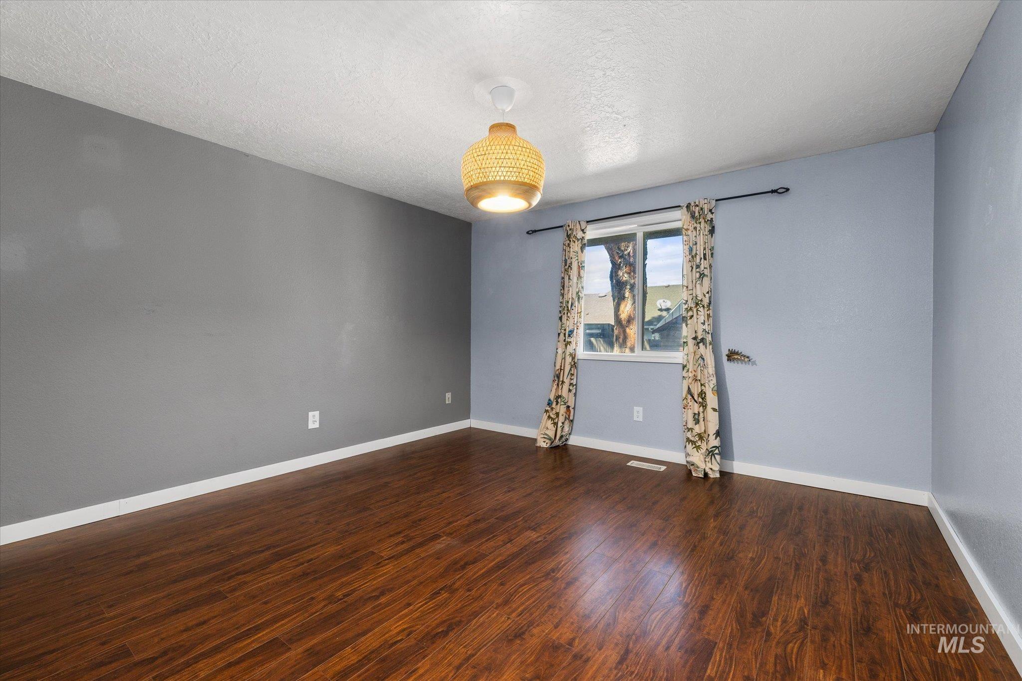7568 W War Bonnet Dr, Boise, Idaho 83709, 3 Bedrooms, 2 Bathrooms, Residential For Sale, Price $439,900, 99004148